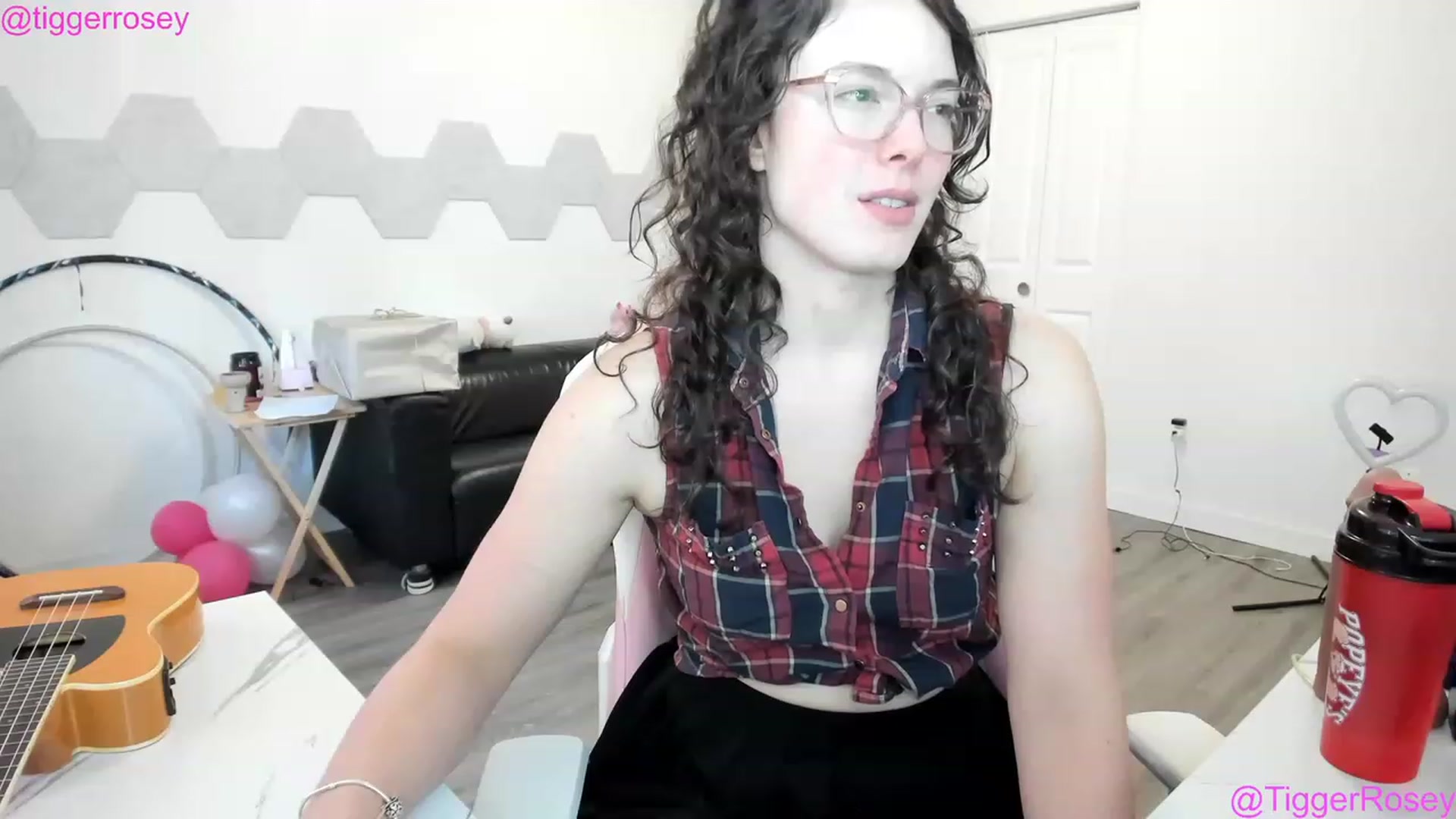 Gallery image thumbnail from TiggerRosey's myfreecams stream on, 04/27/2023, 23:49 image 15 of 20