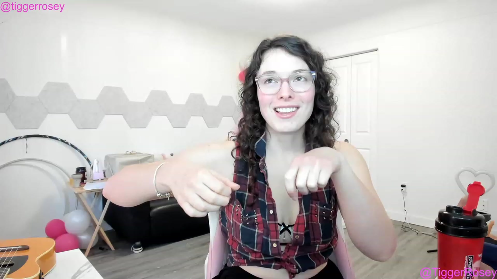 Gallery image thumbnail from TiggerRosey's myfreecams stream on, 04/27/2023, 23:49 image 6 of 20