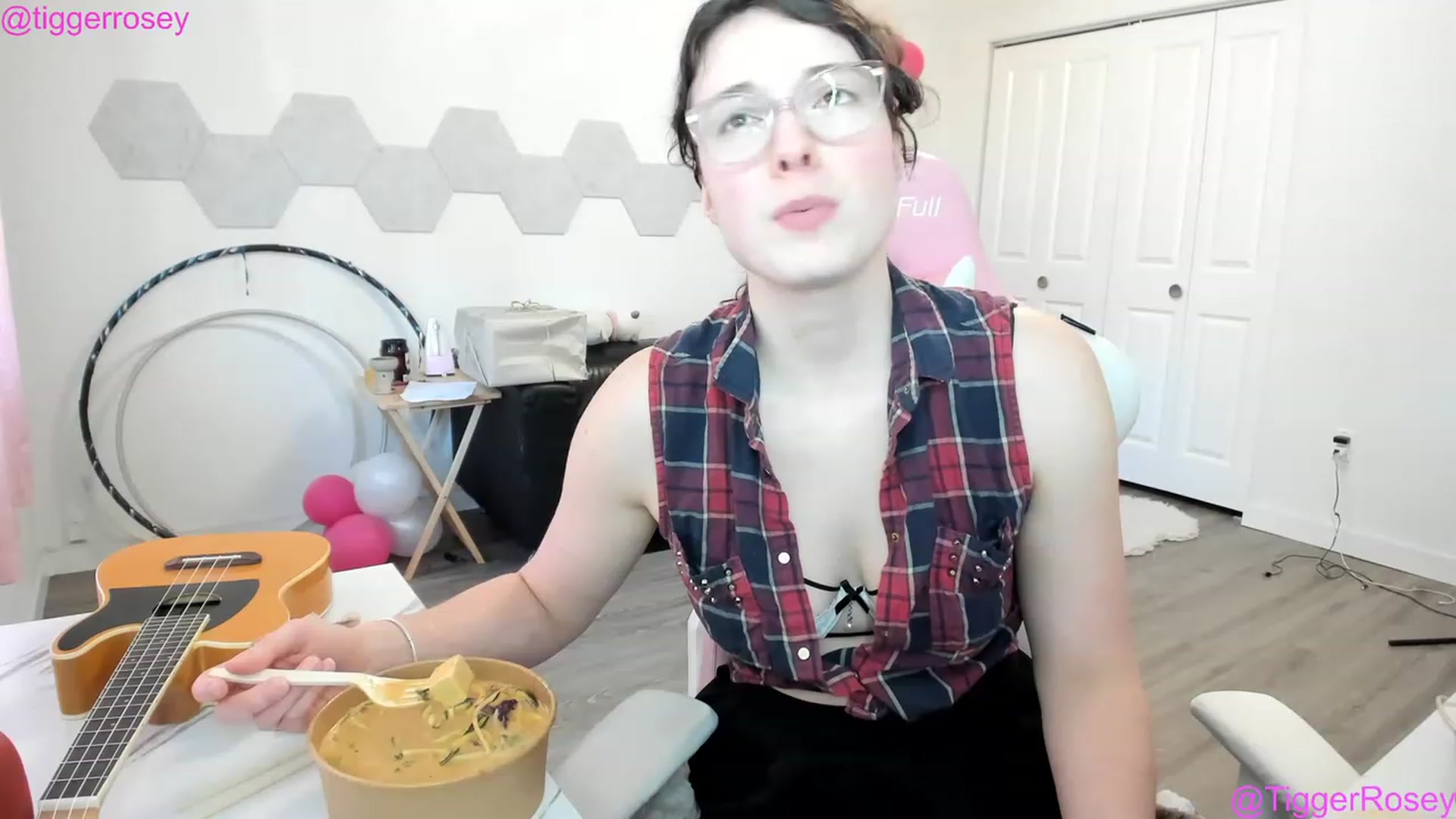 Gallery image thumbnail from TiggerRosey's myfreecams stream on, 04/27/2023, 23:49 image 12 of 20