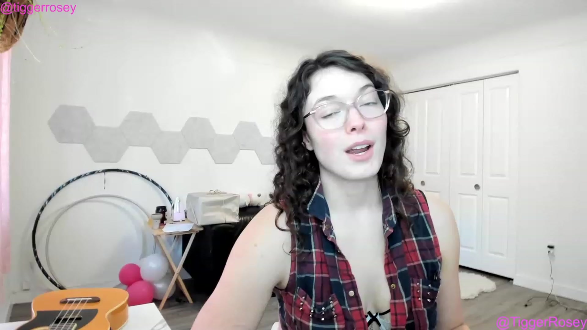 Gallery image thumbnail from TiggerRosey's myfreecams stream on, 04/27/2023, 23:49 image 10 of 20