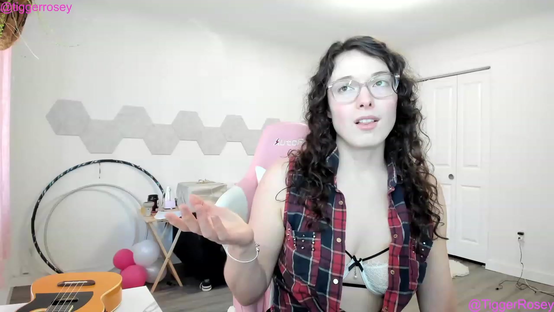 Gallery image thumbnail from TiggerRosey's myfreecams stream on, 04/27/2023, 23:49 image 9 of 20