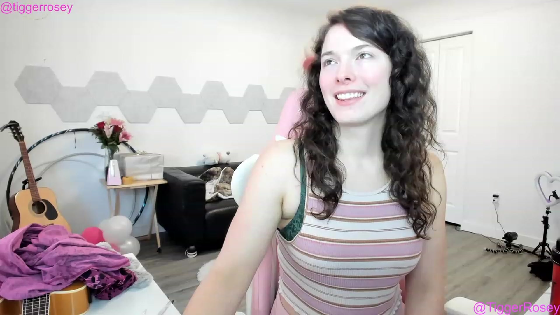 Gallery image thumbnail from TiggerRosey's myfreecams stream on, 04/28/2023, 21:02 image 7 of 20
