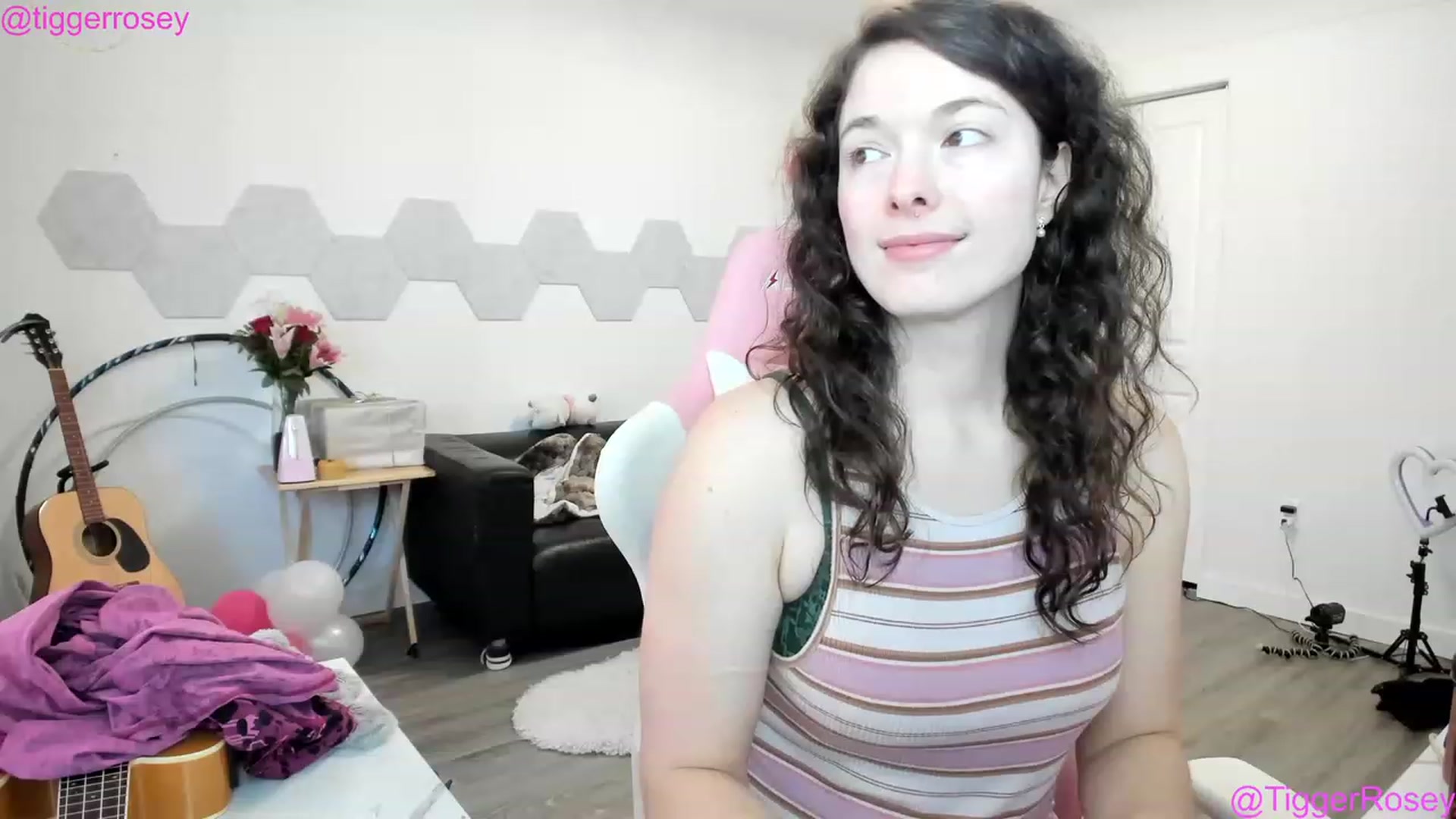 Gallery image thumbnail from TiggerRosey's myfreecams stream on, 04/28/2023, 21:02 image 4 of 20