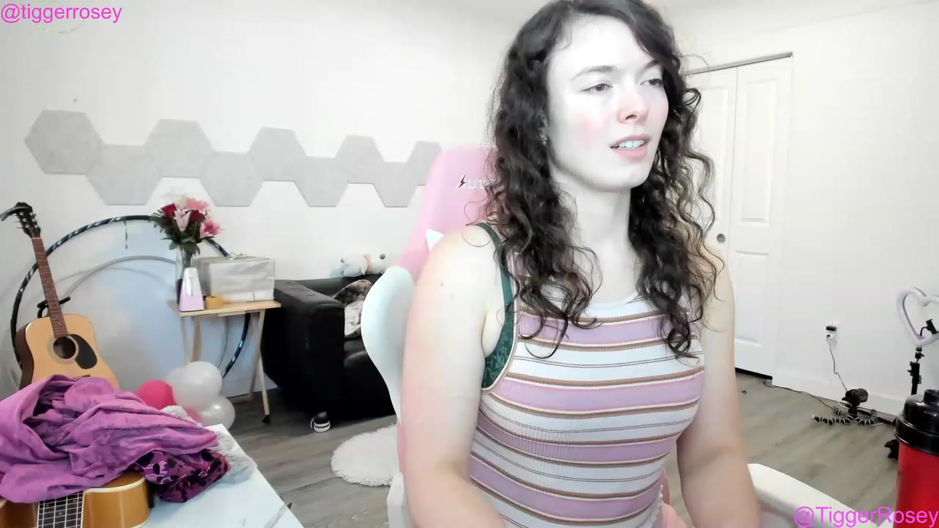 Gallery image thumbnail from TiggerRosey's myfreecams stream on, 04/28/2023, 21:02 image 9 of 20