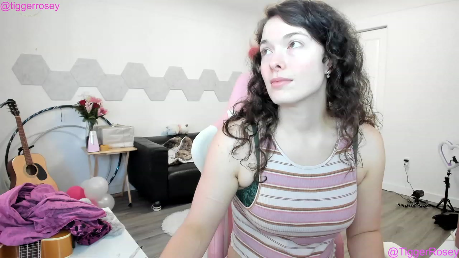 Gallery image thumbnail from TiggerRosey's myfreecams stream on, 04/28/2023, 21:02 image 2 of 20