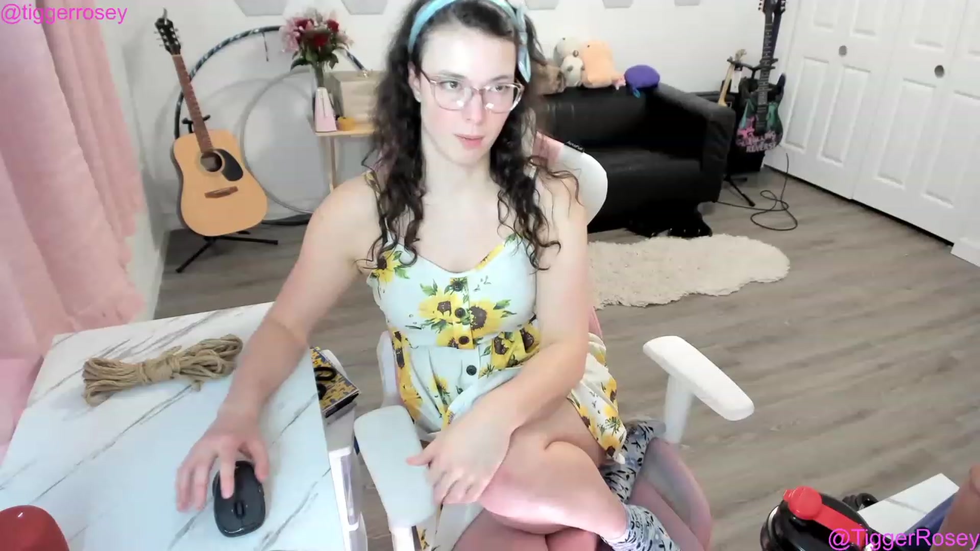 Gallery image thumbnail from TiggerRosey's myfreecams stream on, 05/02/2023, 04:16 image 5 of 20