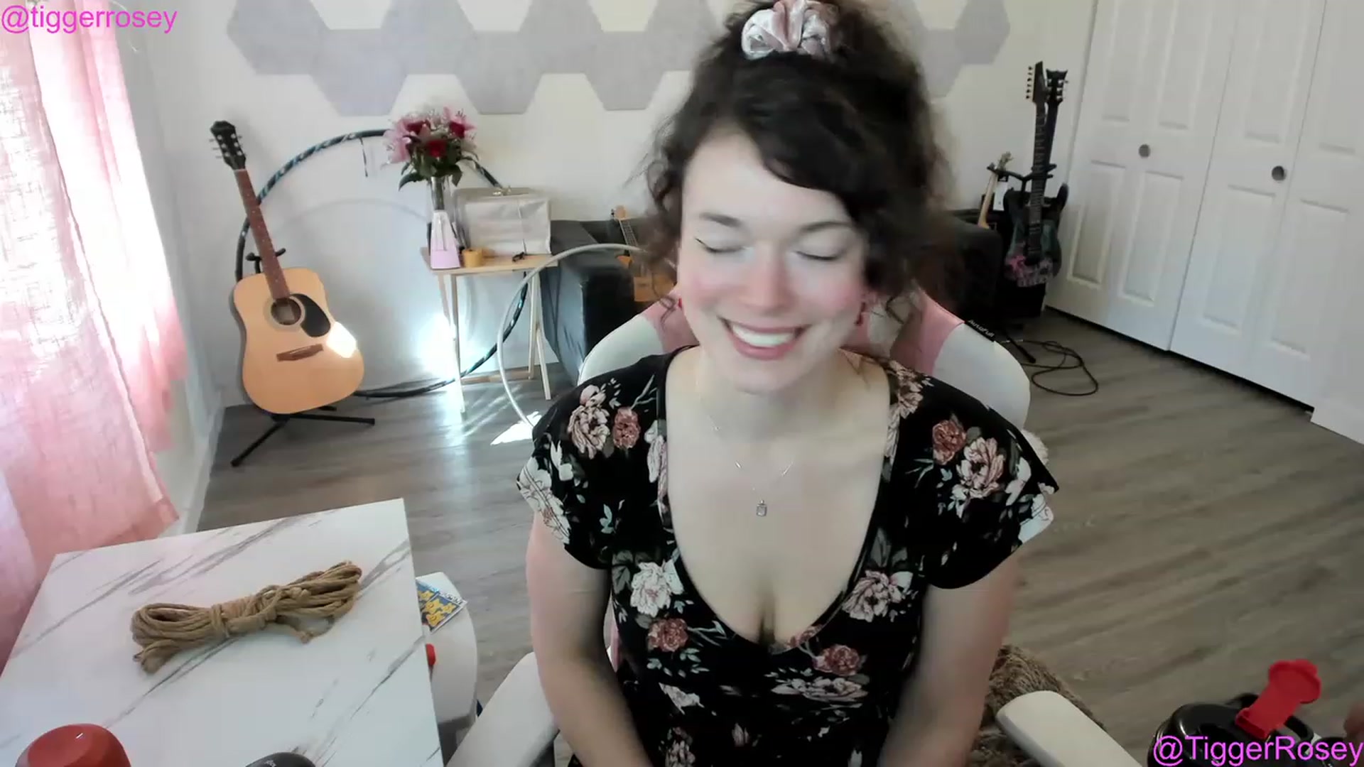 Gallery image thumbnail from TiggerRosey's myfreecams stream on, 05/04/2023, 24:50 image 16 of 20