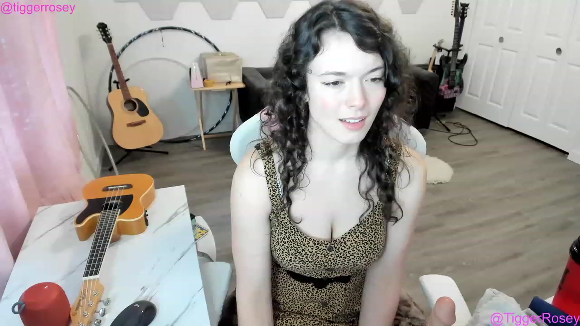 Gallery image thumbnail from TiggerRosey's myfreecams stream on, 05/06/2023, 01:39 image 10 of 20