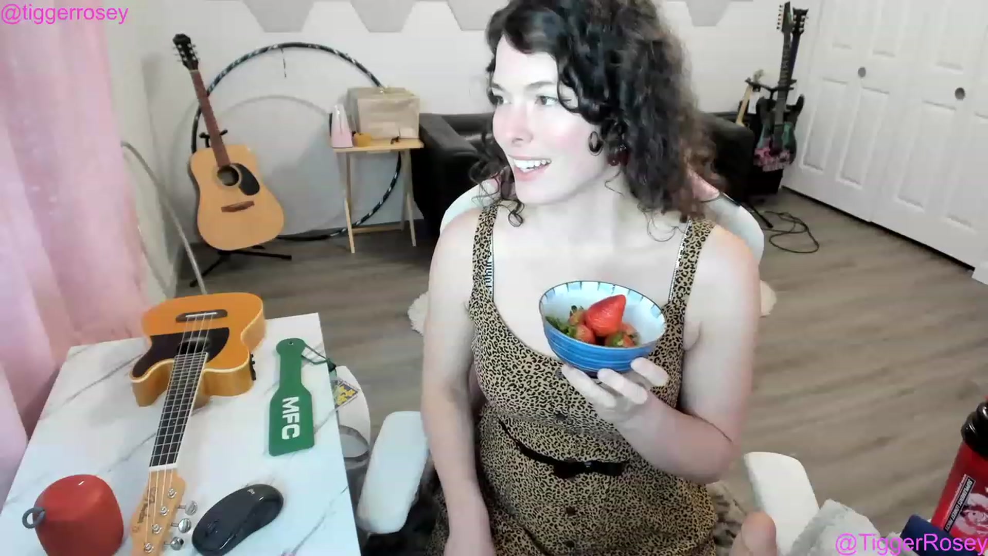 Gallery image thumbnail from TiggerRosey's myfreecams stream on, 05/06/2023, 01:39 image 18 of 20