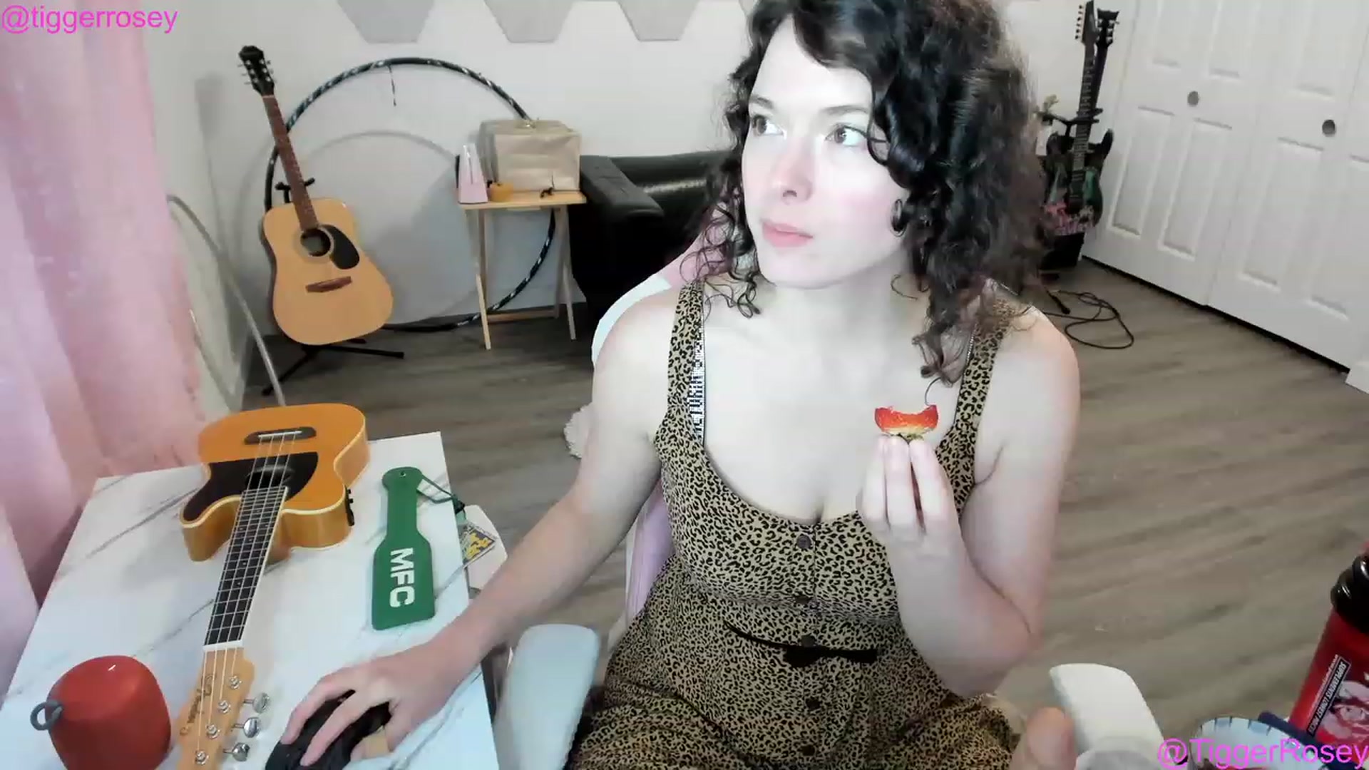 Gallery image thumbnail from TiggerRosey's myfreecams stream on, 05/06/2023, 01:39 image 19 of 20