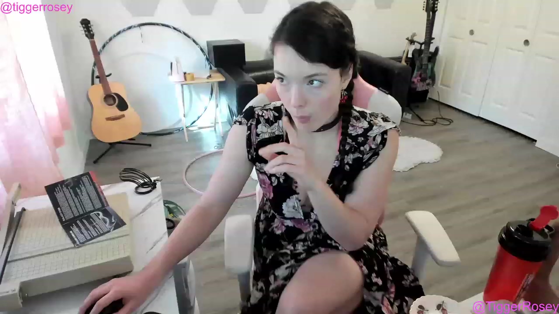 Gallery image thumbnail from TiggerRosey's myfreecams stream on, 05/10/2023, 24:29 image 18 of 20