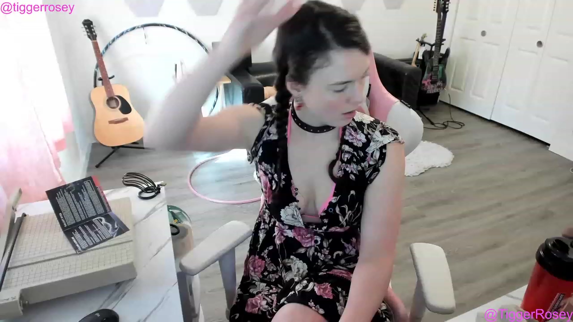 Gallery image thumbnail from TiggerRosey's myfreecams stream on, 05/10/2023, 24:29 image 15 of 20
