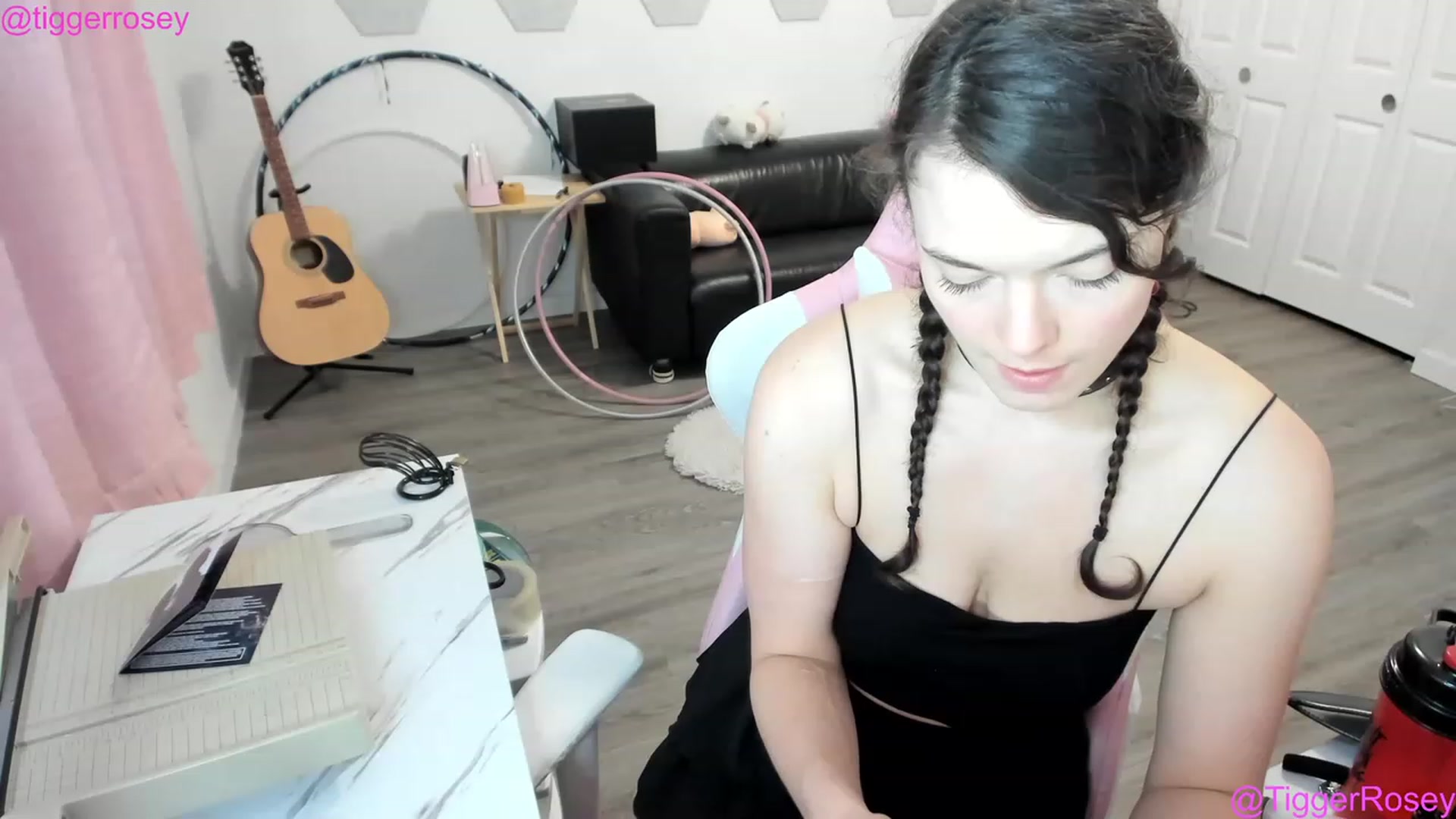 Gallery image thumbnail from TiggerRosey's myfreecams stream on, 05/10/2023, 04:10 image 5 of 20
