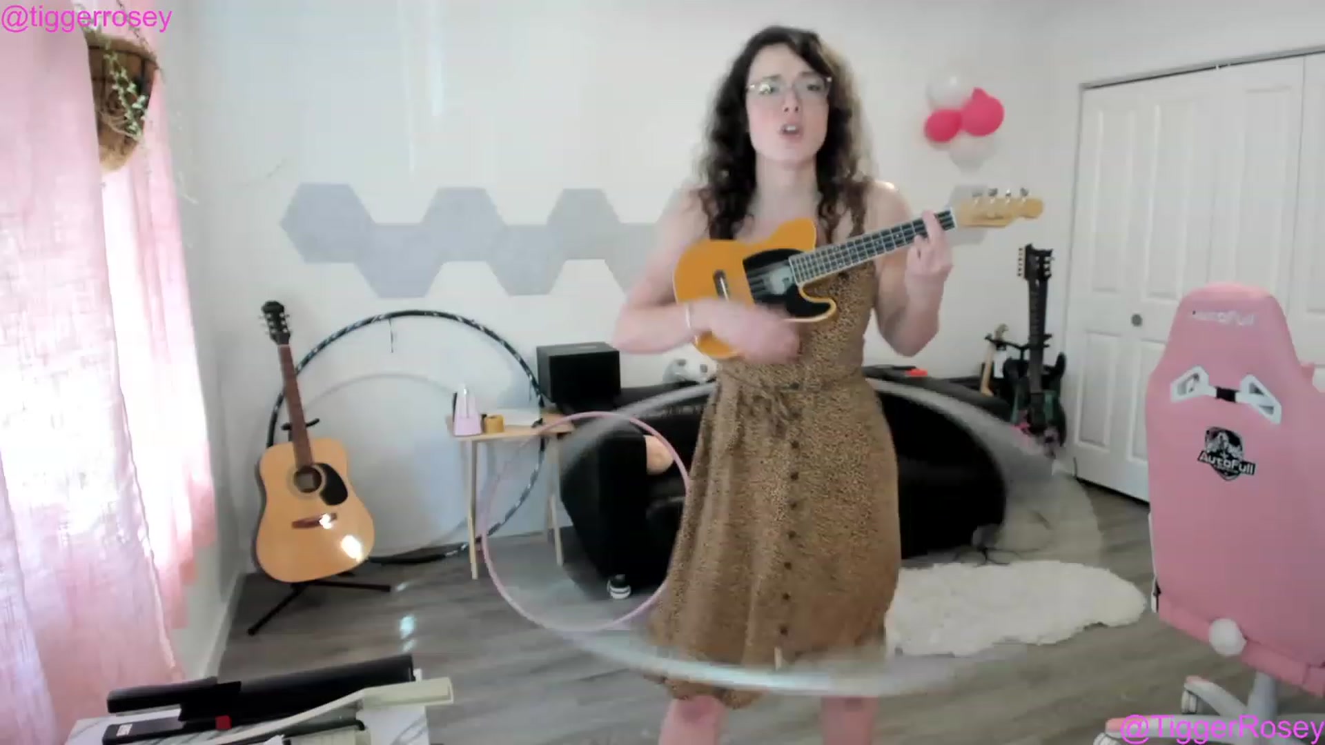 Gallery image thumbnail from TiggerRosey's myfreecams stream on, 05/12/2023, 23:56 image 14 of 20