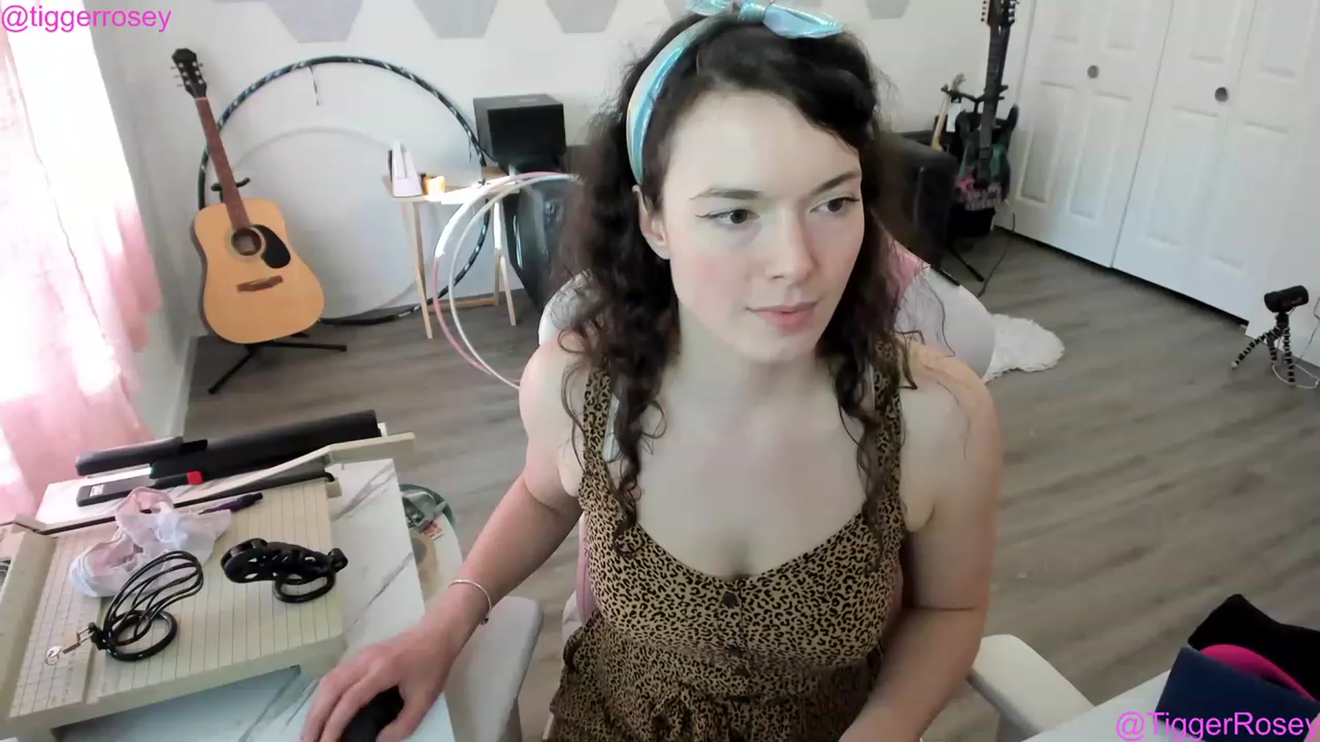 Gallery image thumbnail from TiggerRosey's myfreecams stream on, 05/13/2023, 01:33 image 16 of 20