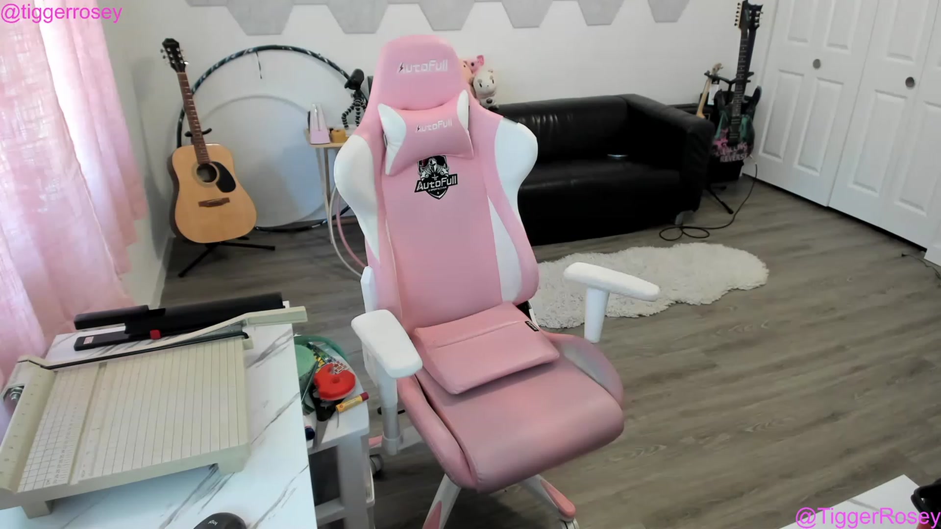 Gallery image thumbnail from TiggerRosey's myfreecams stream on, 05/16/2023, 22:27 image 1 of 20