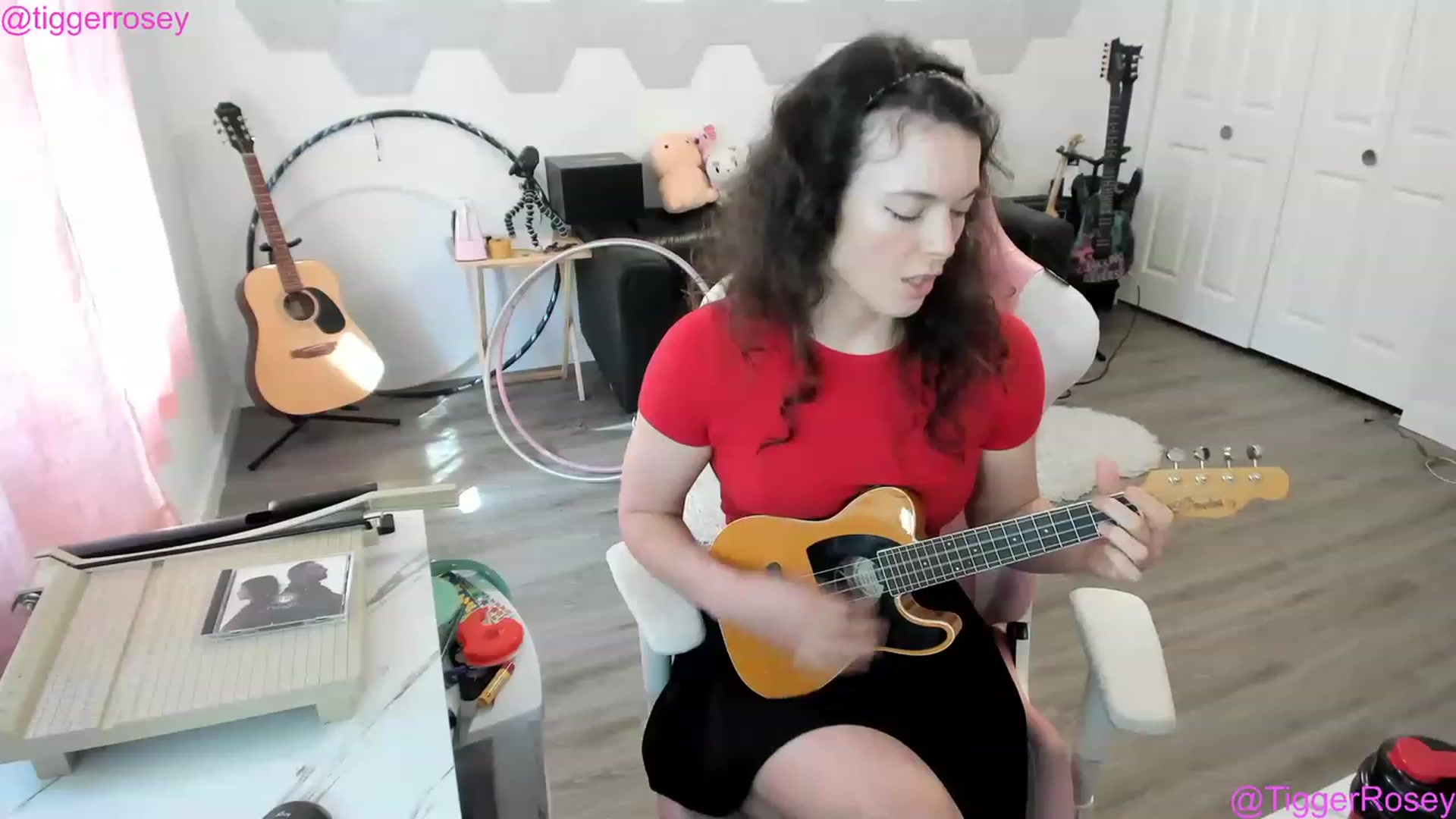 Gallery image thumbnail from TiggerRosey's myfreecams stream on, 05/17/2023, 24:35 image 6 of 20
