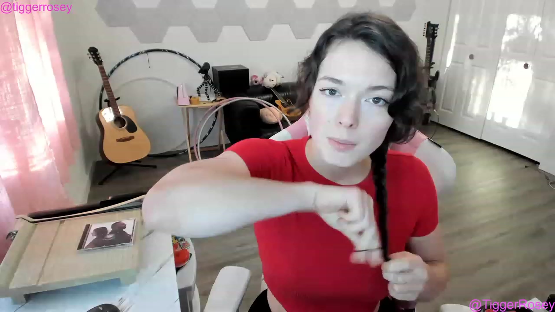 Gallery image thumbnail from TiggerRosey's myfreecams stream on, 05/17/2023, 02:56 image 16 of 20