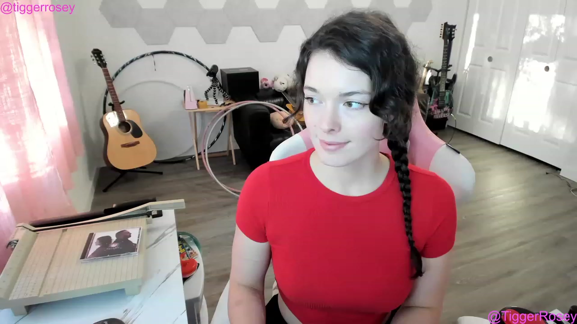 Gallery image thumbnail from TiggerRosey's myfreecams stream on, 05/17/2023, 02:56 image 17 of 20
