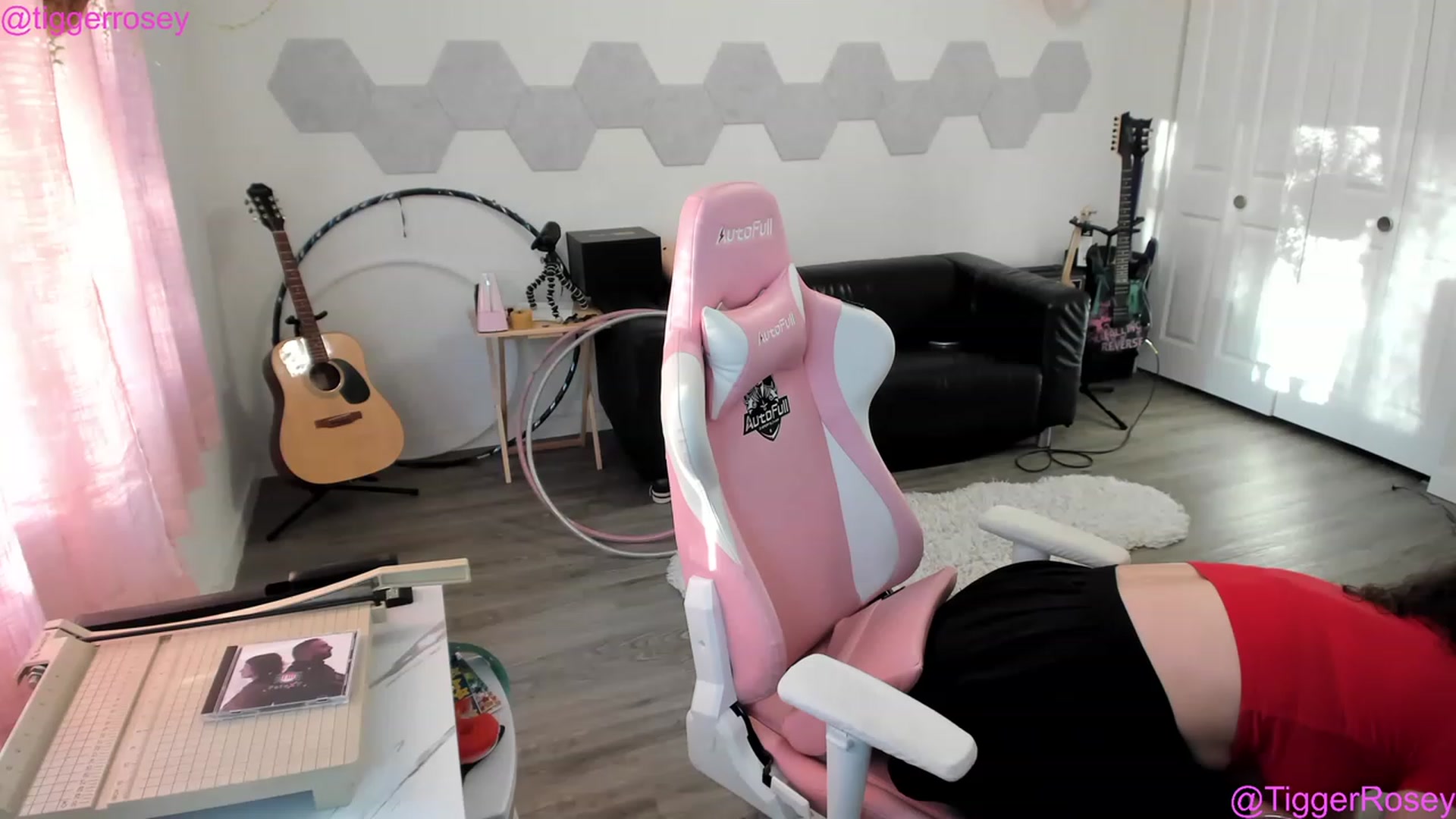 Gallery image thumbnail from TiggerRosey's myfreecams stream on, 05/17/2023, 02:56 image 4 of 20
