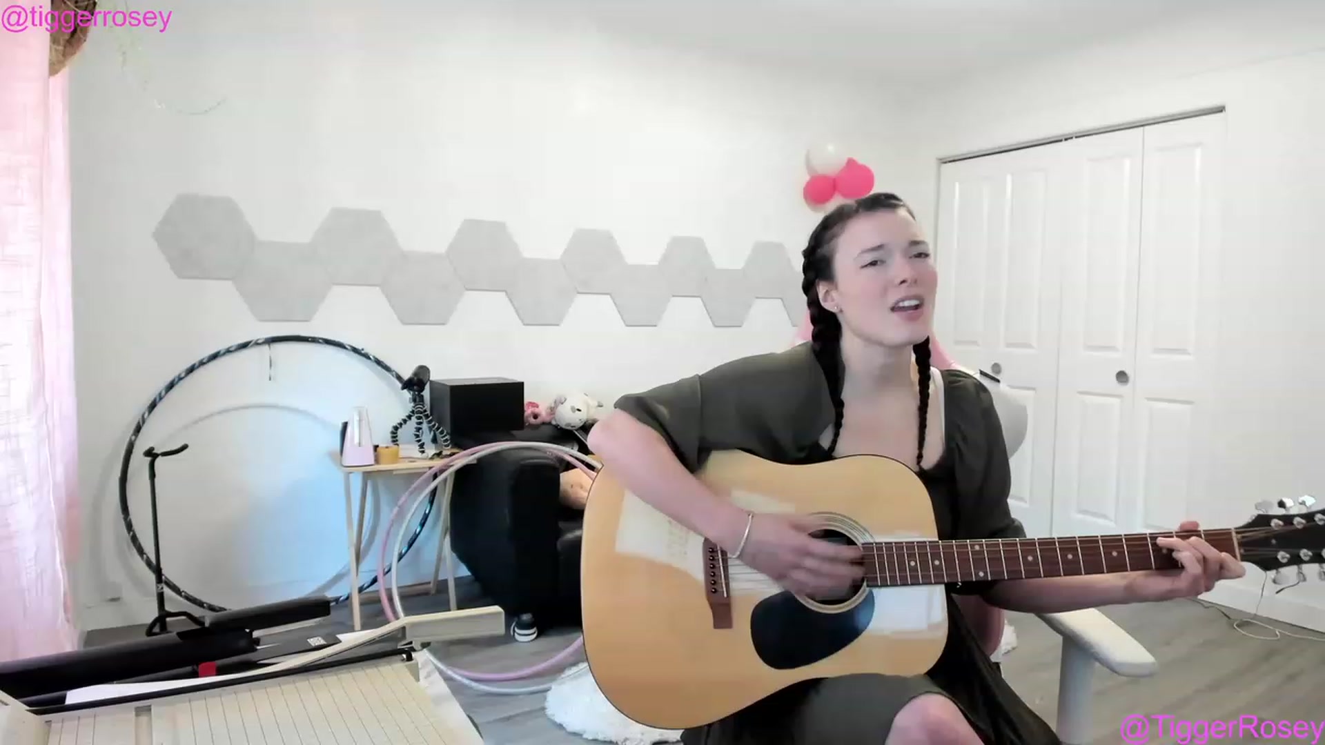 Gallery image thumbnail from TiggerRosey's myfreecams stream on, 05/17/2023, 23:43 image 3 of 20