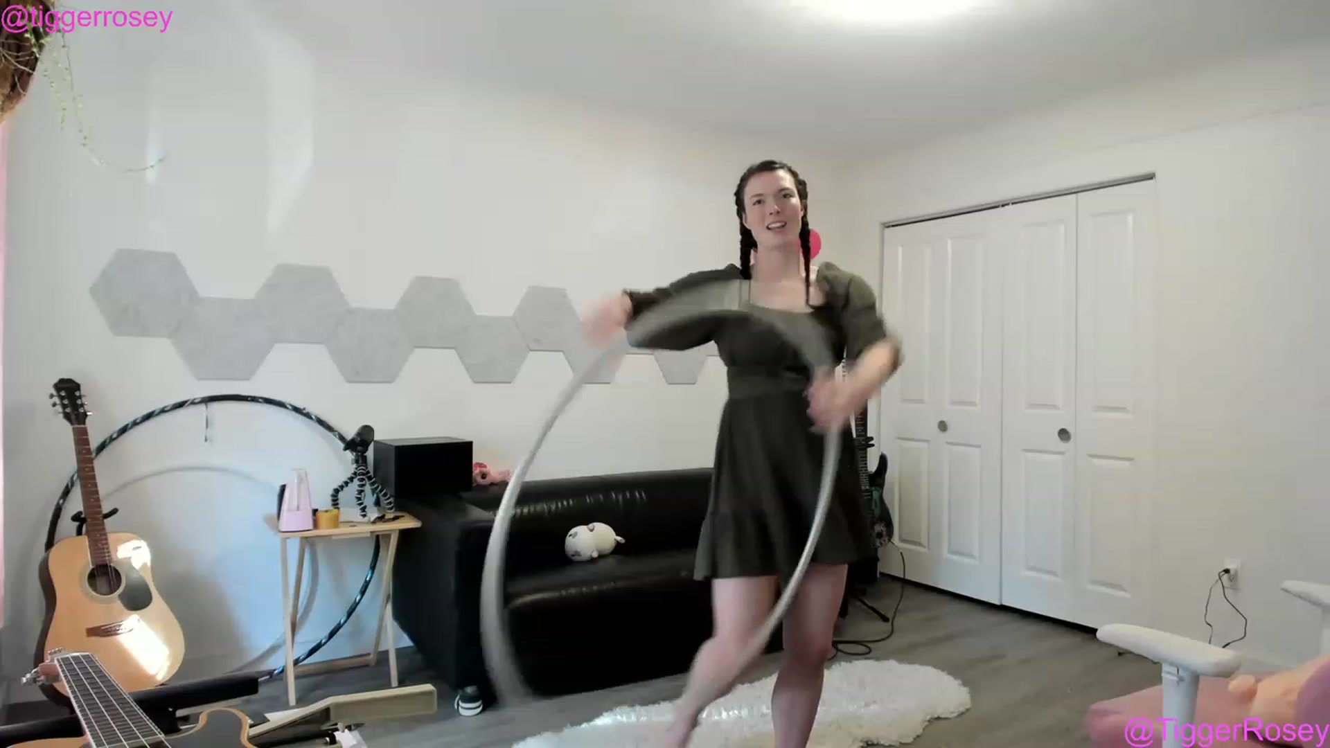 Gallery image thumbnail from TiggerRosey's myfreecams stream on, 05/17/2023, 23:43 image 15 of 20