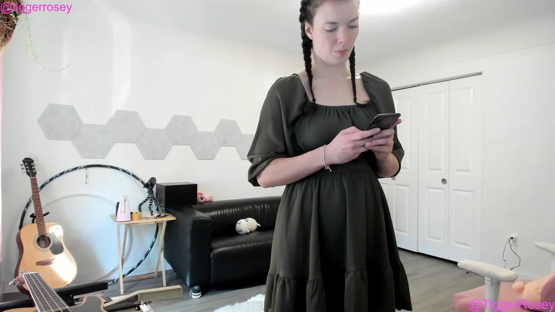 Gallery image thumbnail from TiggerRosey's myfreecams stream on, 05/17/2023, 23:43 image 16 of 20