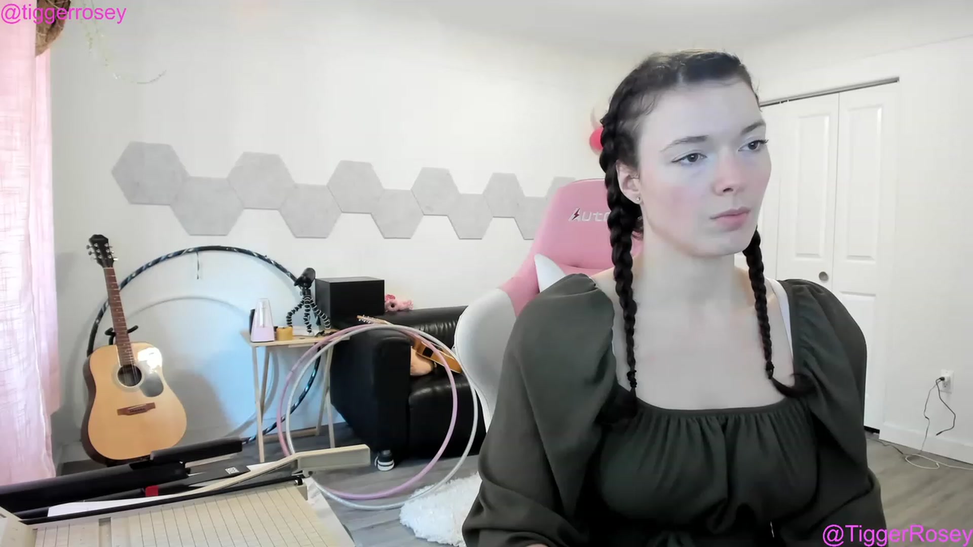 Gallery image thumbnail from TiggerRosey's myfreecams stream on, 05/17/2023, 23:43 image 5 of 20