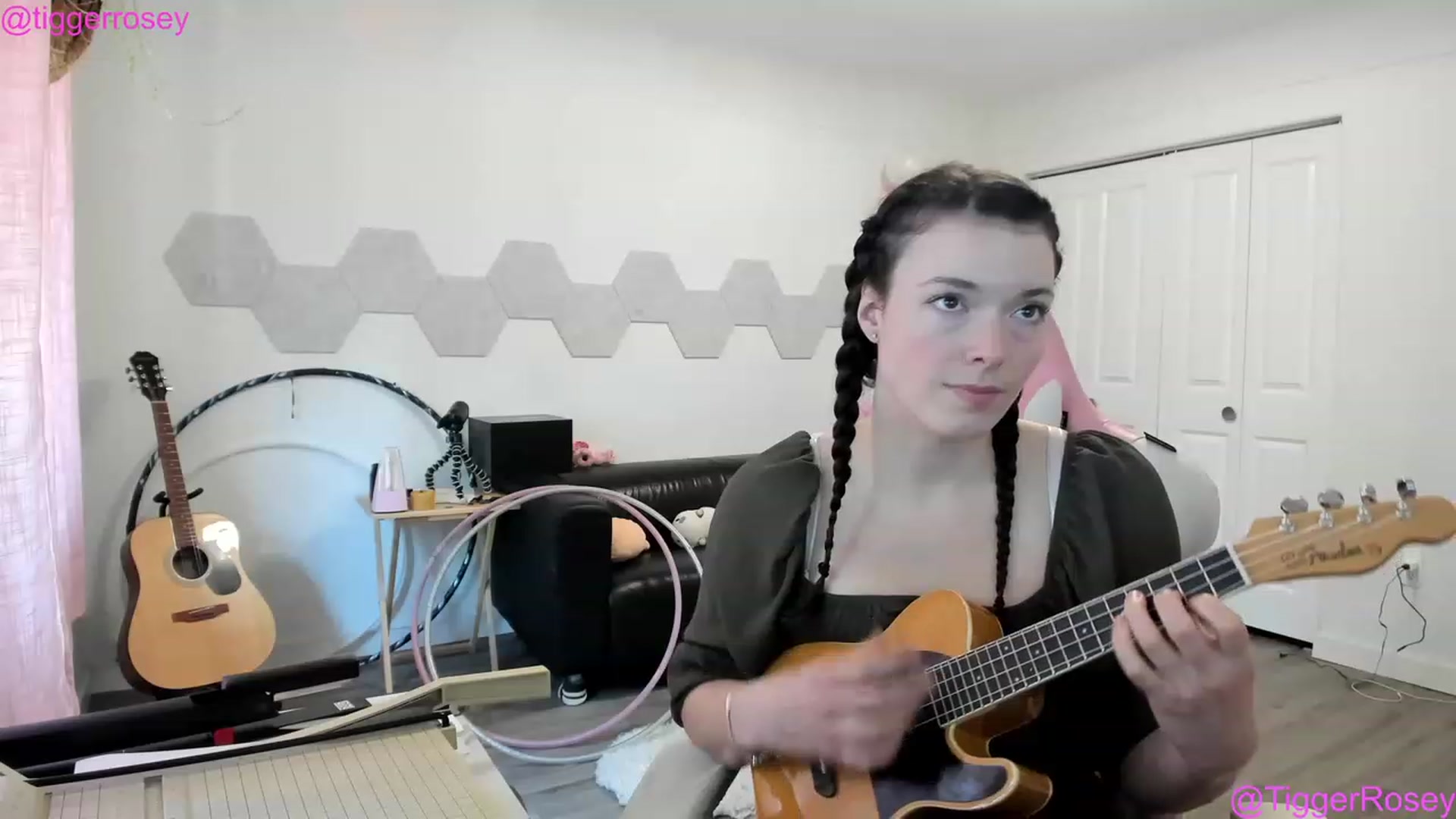 Gallery image thumbnail from TiggerRosey's myfreecams stream on, 05/17/2023, 23:43 image 8 of 20