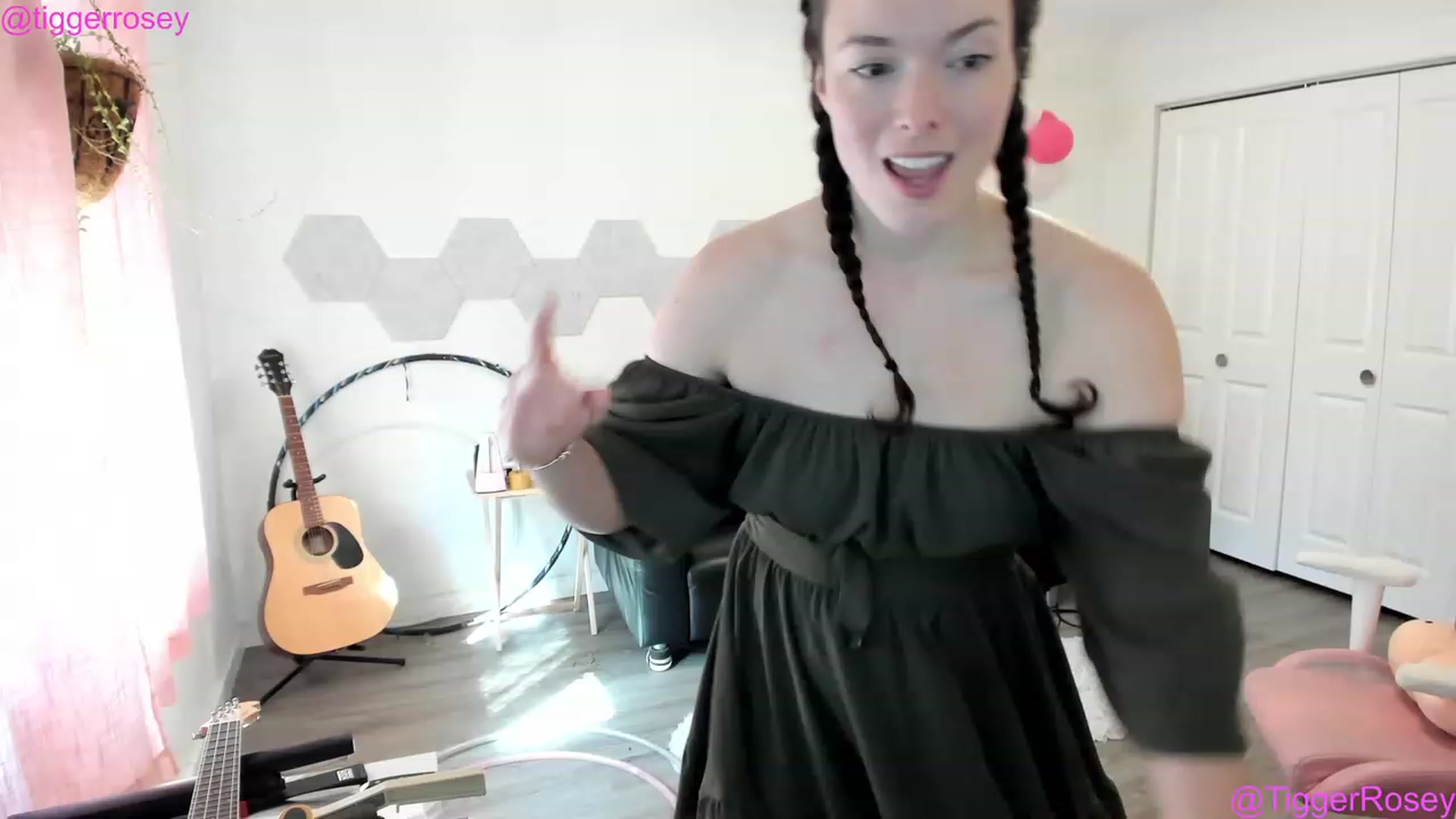 Gallery image thumbnail from TiggerRosey's myfreecams stream on, 05/18/2023, 24:11 image 4 of 20