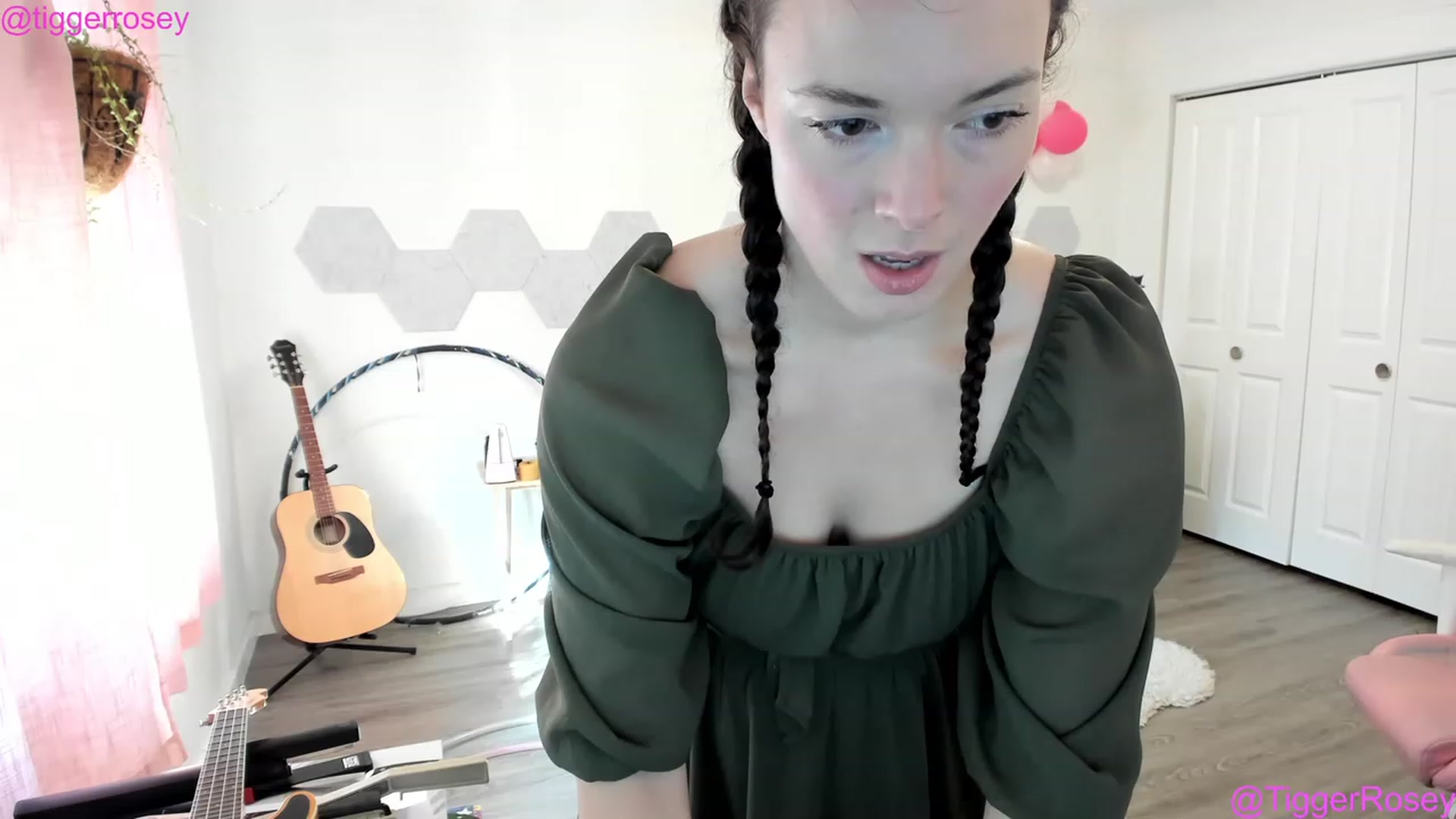 Gallery image thumbnail from TiggerRosey's myfreecams stream on, 05/18/2023, 24:11 image 11 of 20