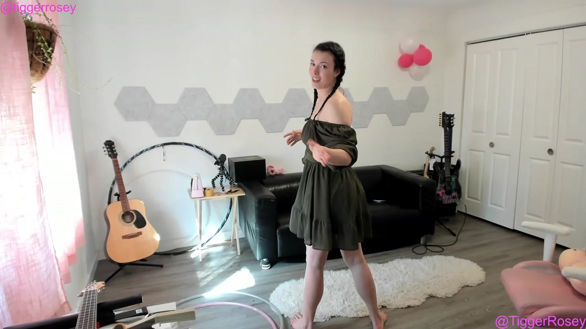 Gallery image thumbnail from TiggerRosey's myfreecams stream on, 05/18/2023, 24:11 image 7 of 20