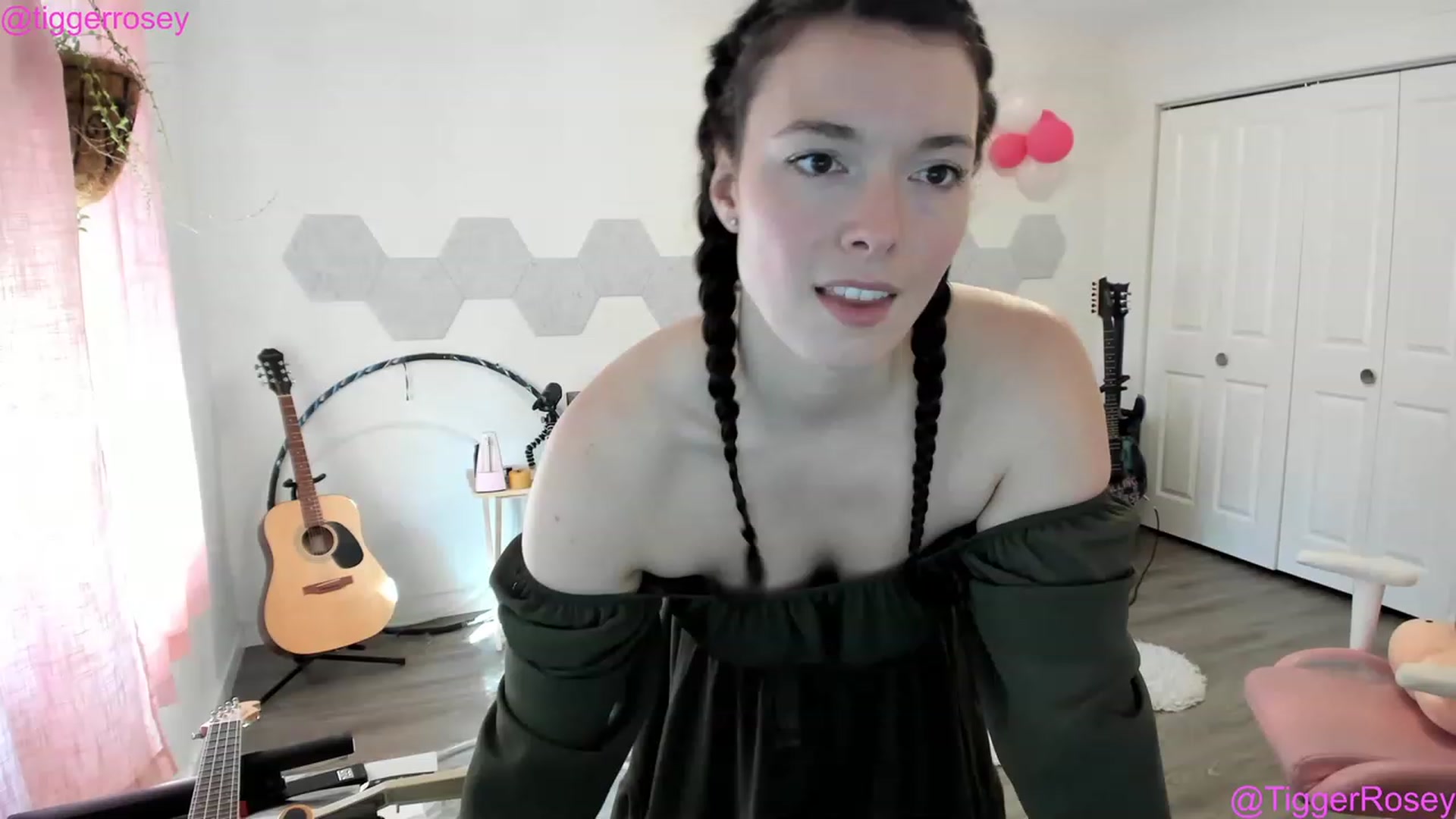 Gallery image thumbnail from TiggerRosey's myfreecams stream on, 05/18/2023, 24:11 image 5 of 20