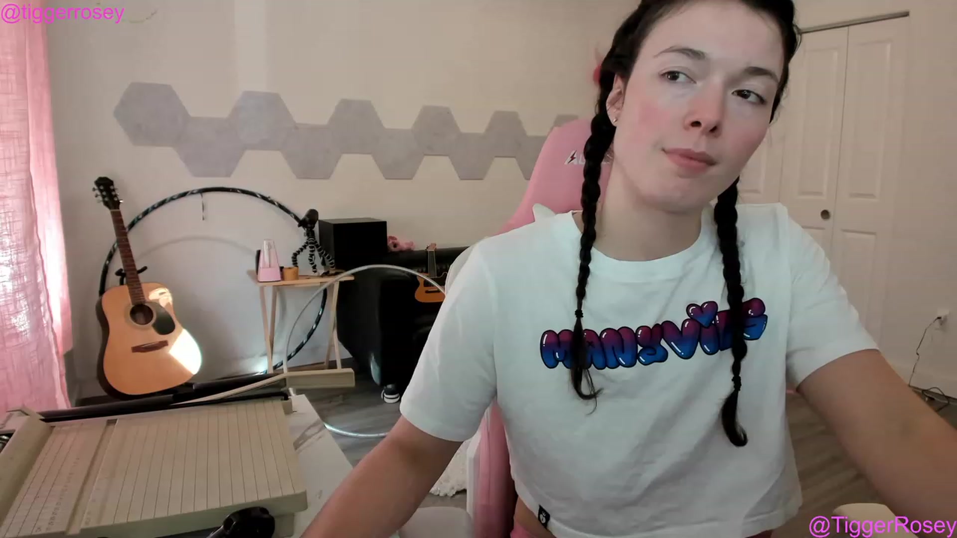 Gallery image thumbnail from TiggerRosey's myfreecams stream on, 05/18/2023, 23:51 image 1 of 20