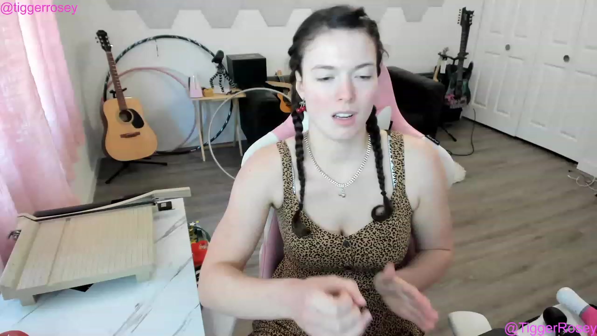 Gallery image thumbnail from TiggerRosey's myfreecams stream on, 05/25/2023, 23:42 image 8 of 20