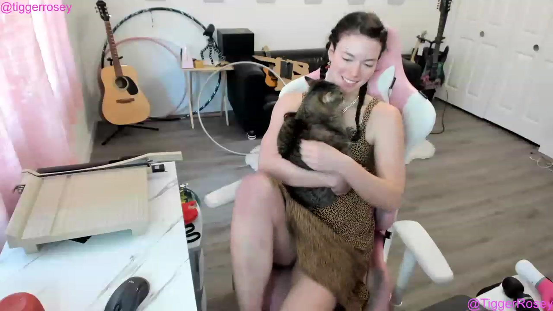 Gallery image thumbnail from TiggerRosey's myfreecams stream on, 05/25/2023, 23:42 image 14 of 20