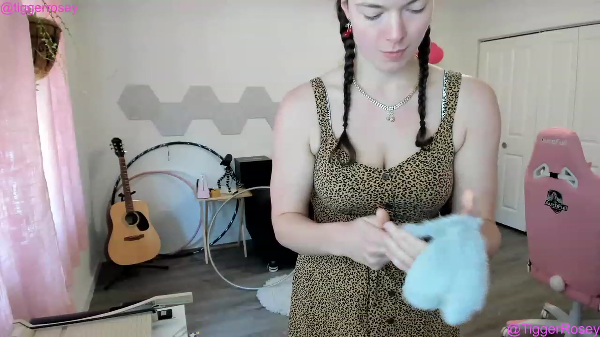 Gallery image thumbnail from TiggerRosey's myfreecams stream on, 05/25/2023, 23:42 image 17 of 20