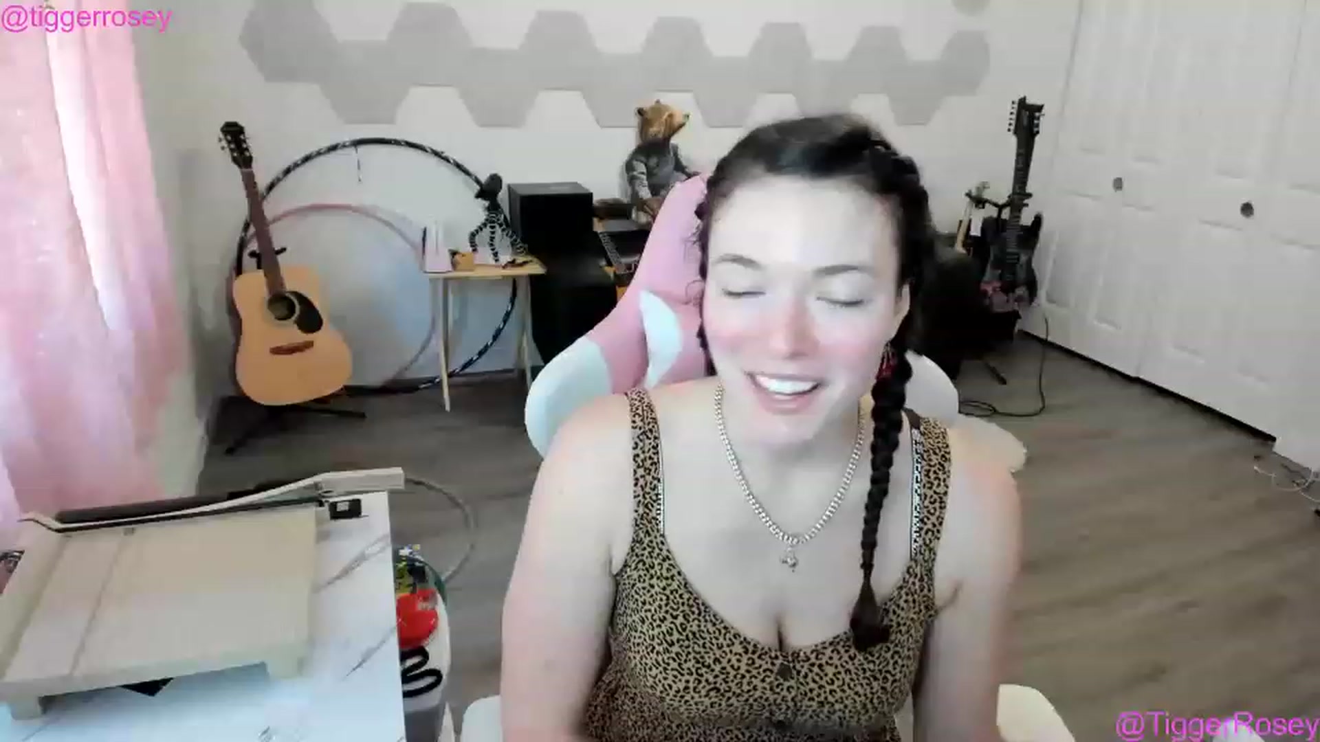 Gallery image thumbnail from TiggerRosey's myfreecams stream on, 05/25/2023, 23:42 image 4 of 20