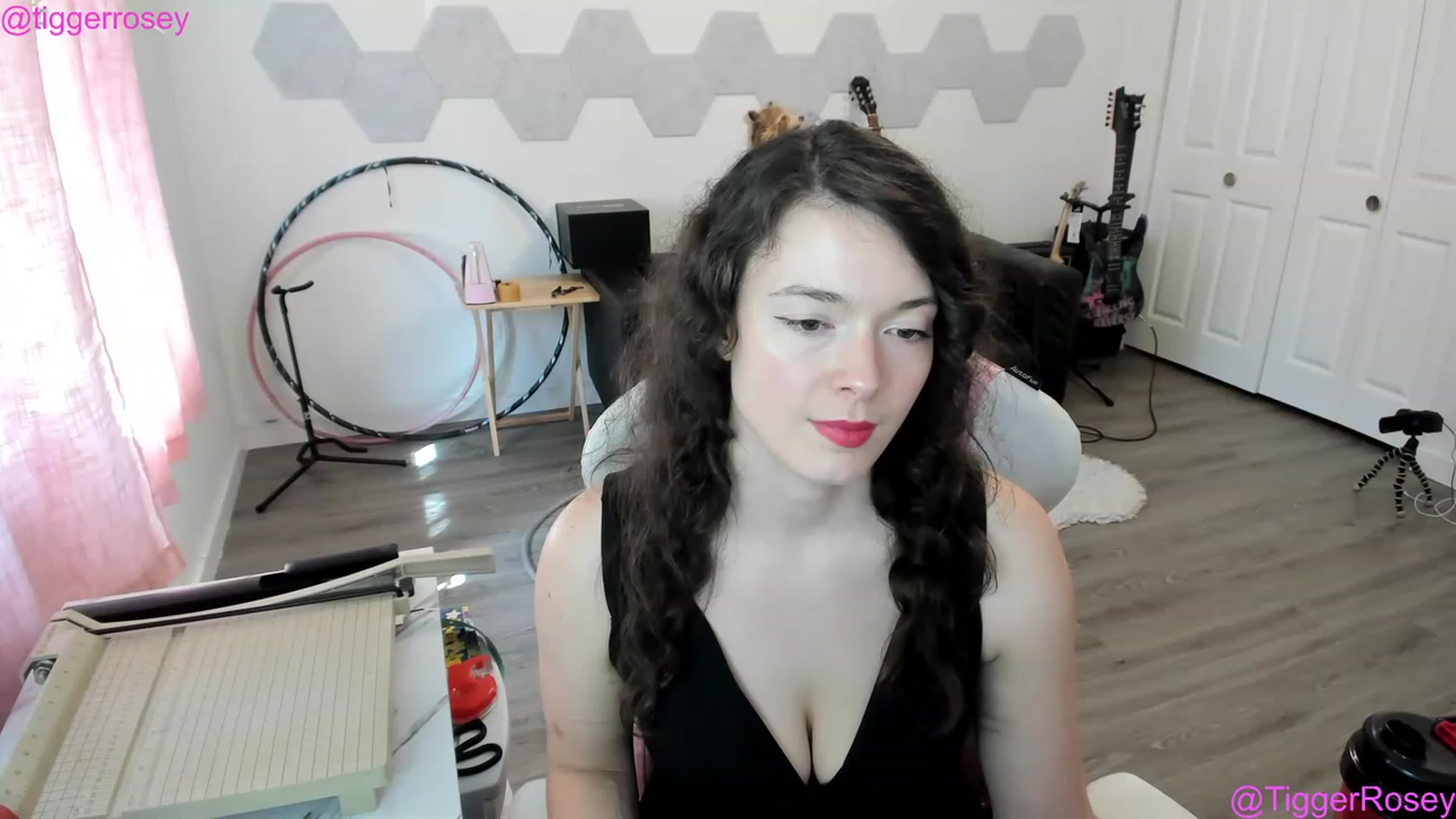 Gallery image thumbnail from TiggerRosey's myfreecams stream on, 05/27/2023, 24:02 image 9 of 20