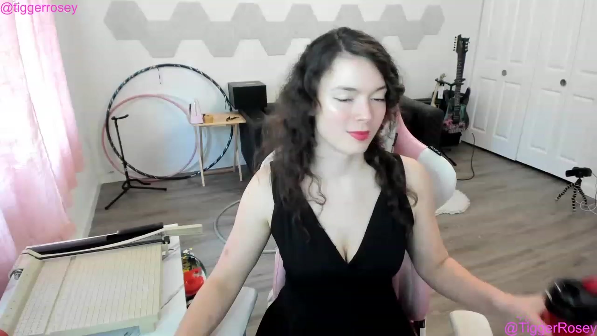 Gallery image thumbnail from TiggerRosey's myfreecams stream on, 05/27/2023, 24:02 image 5 of 20