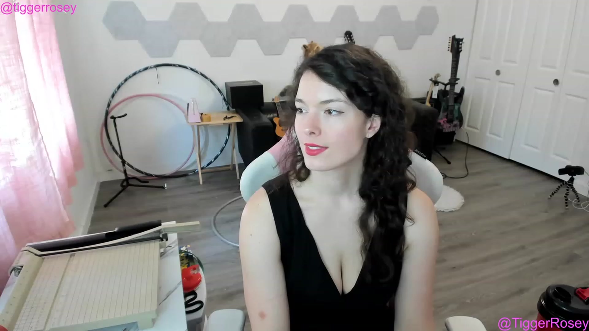 Gallery image thumbnail from TiggerRosey's myfreecams stream on, 05/27/2023, 24:02 image 7 of 20