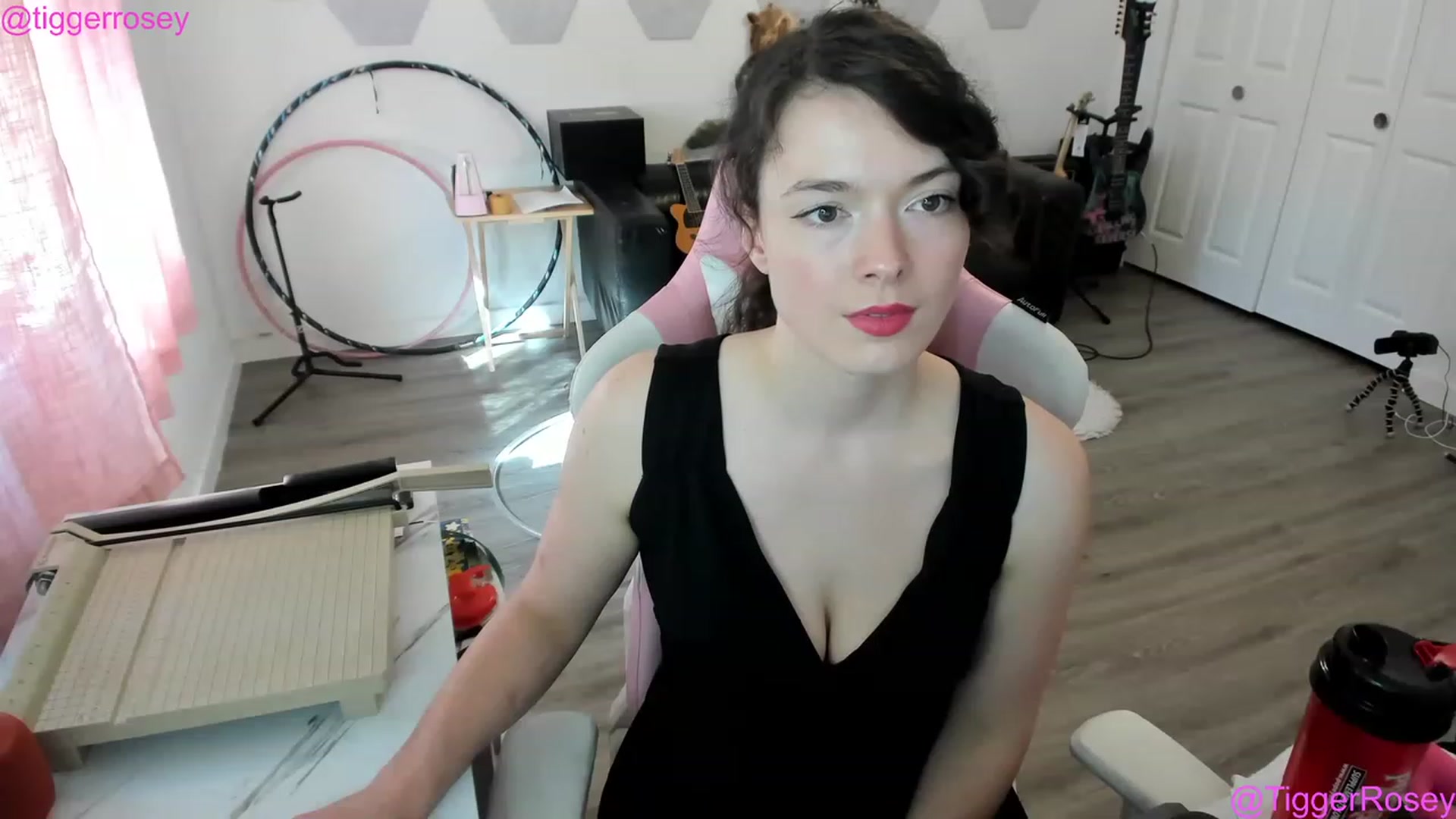 Gallery image thumbnail from TiggerRosey's myfreecams stream on, 05/27/2023, 24:02 image 19 of 20