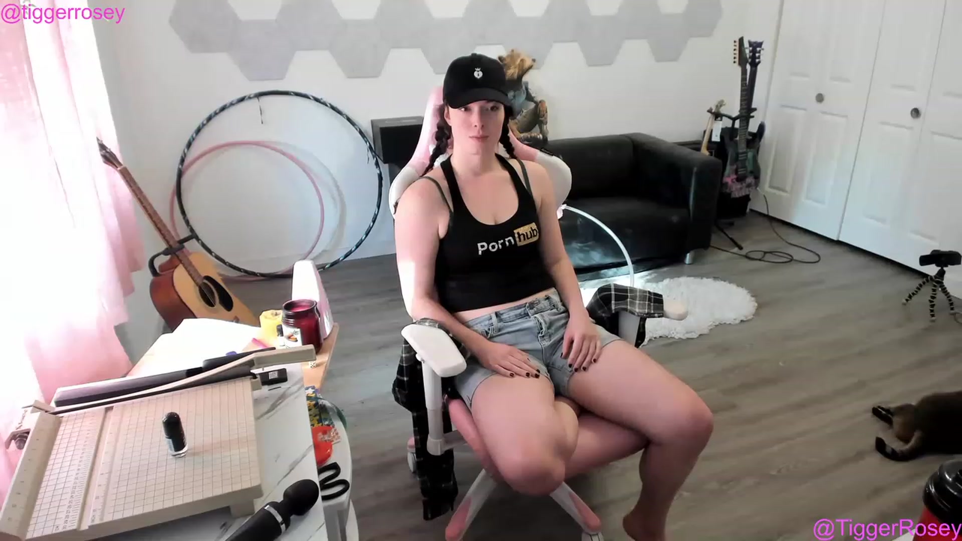 Gallery image thumbnail from TiggerRosey's myfreecams stream on, 05/31/2023, 01:27 image 19 of 20