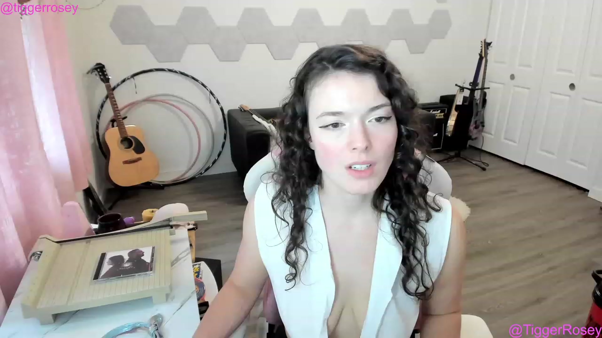 Gallery image thumbnail from TiggerRosey's myfreecams stream on, 06/10/2023, 01:43 image 3 of 20