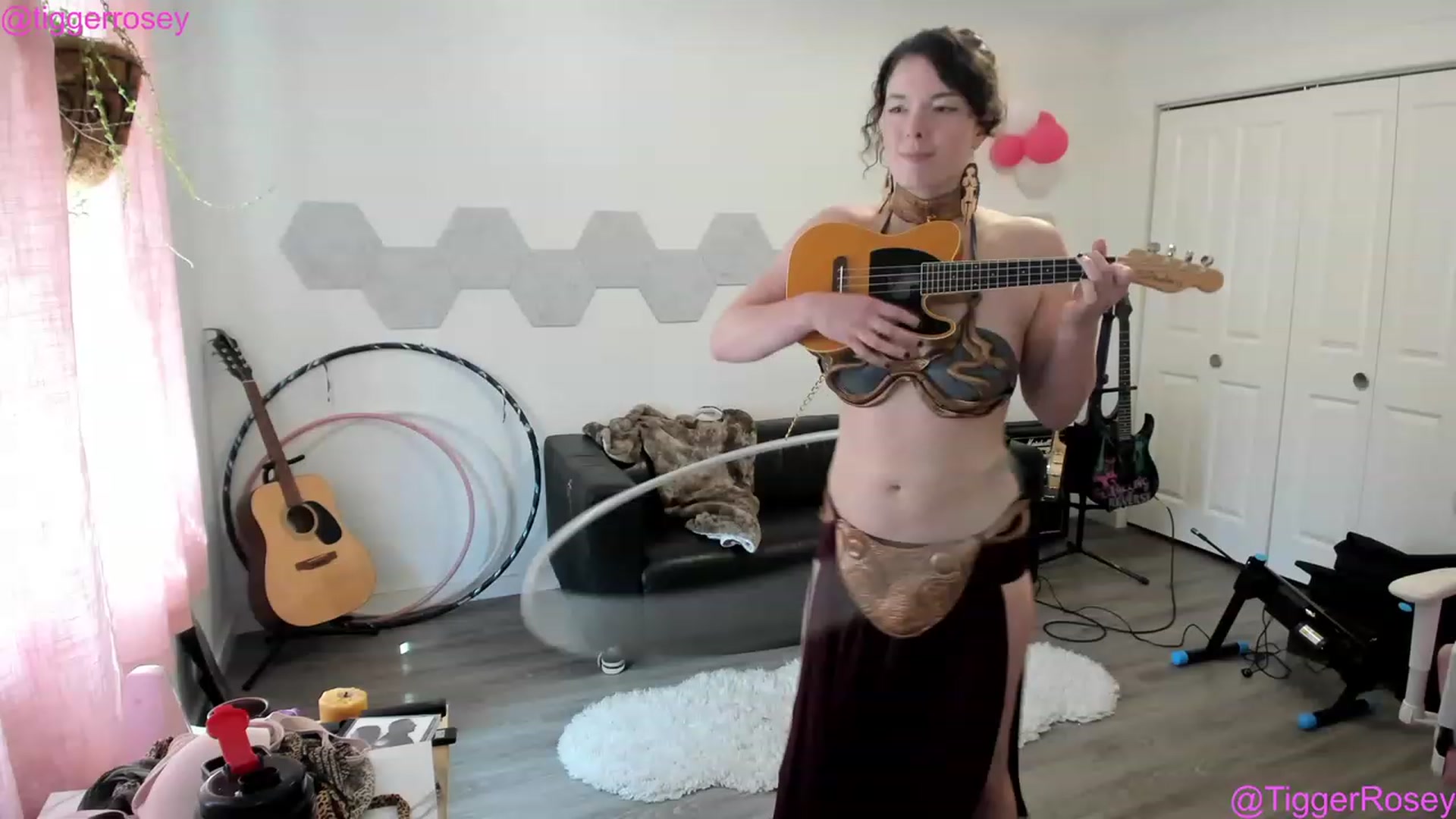 Gallery image thumbnail from TiggerRosey's myfreecams stream on, 06/15/2023, 24:27 image 10 of 20