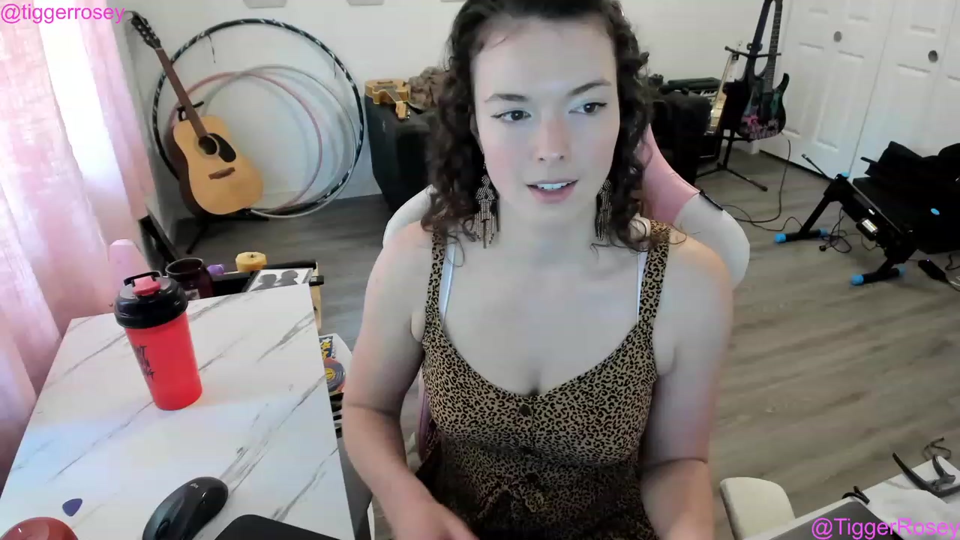 Gallery image thumbnail from TiggerRosey's myfreecams stream on, 06/15/2023, 24:27 image 1 of 20