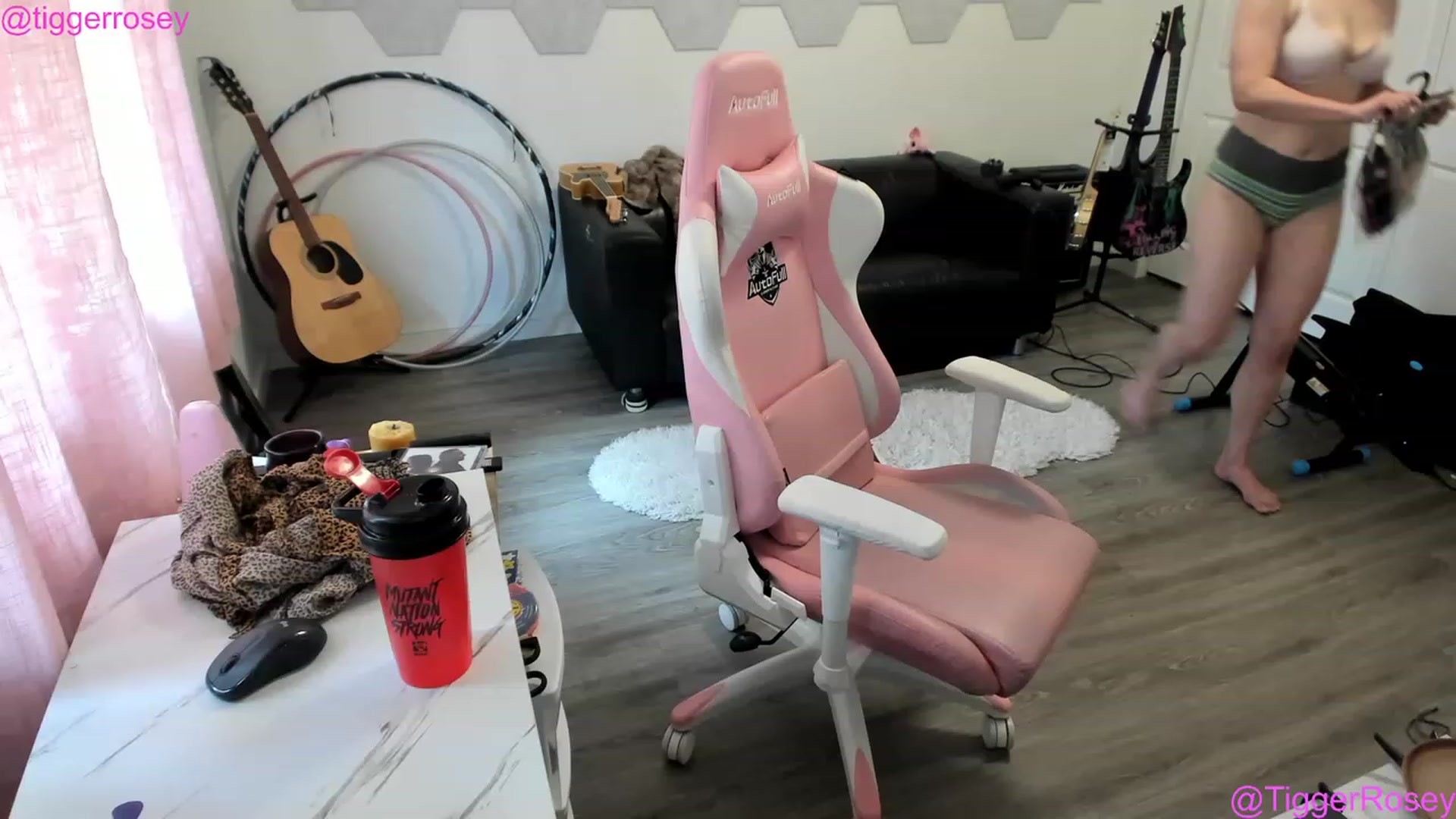 Gallery image thumbnail from TiggerRosey's myfreecams stream on, 06/15/2023, 24:27 image 6 of 20