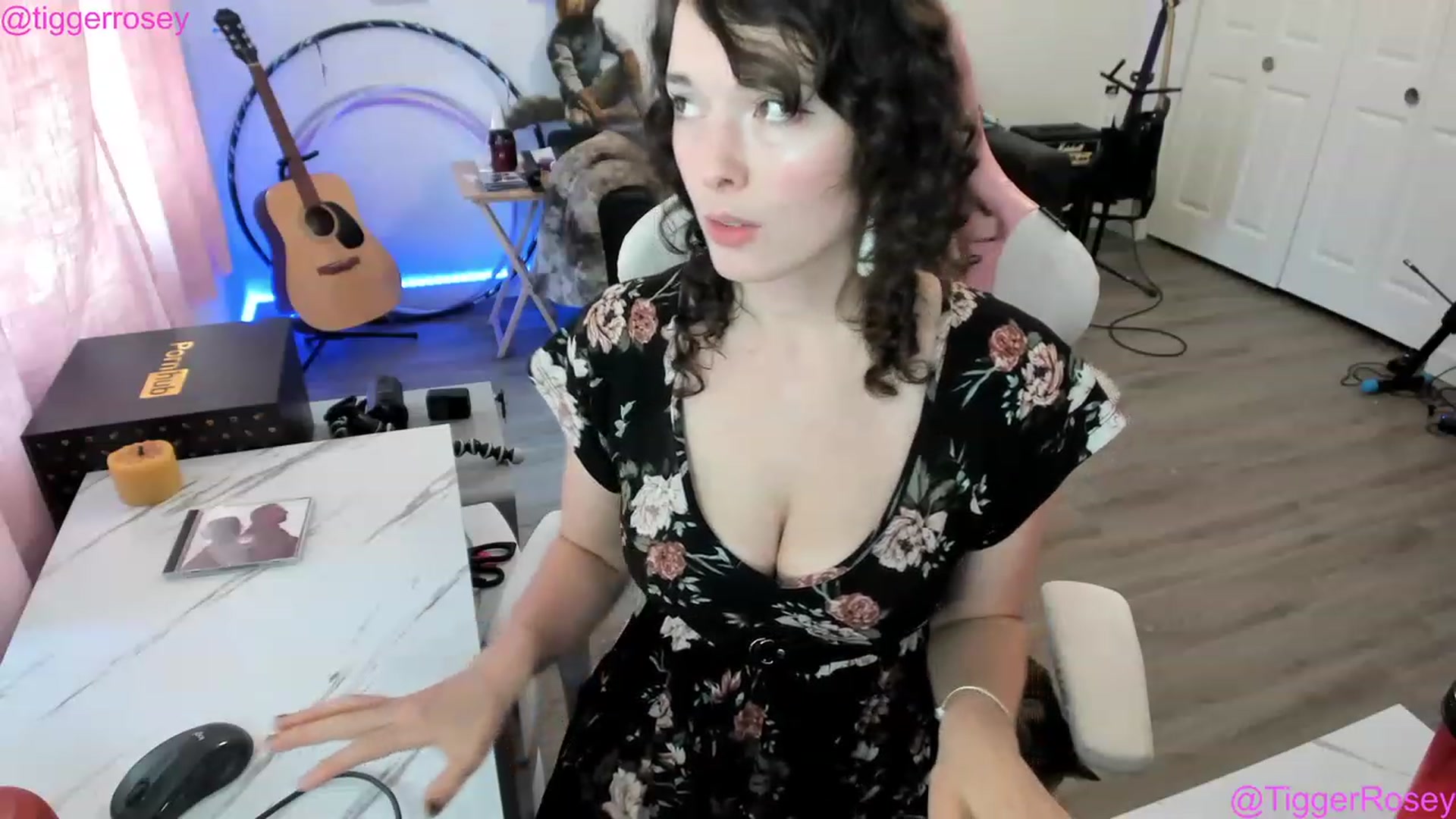 Gallery image thumbnail from TiggerRosey's myfreecams stream on, 06/28/2023, 01:05 image 9 of 20