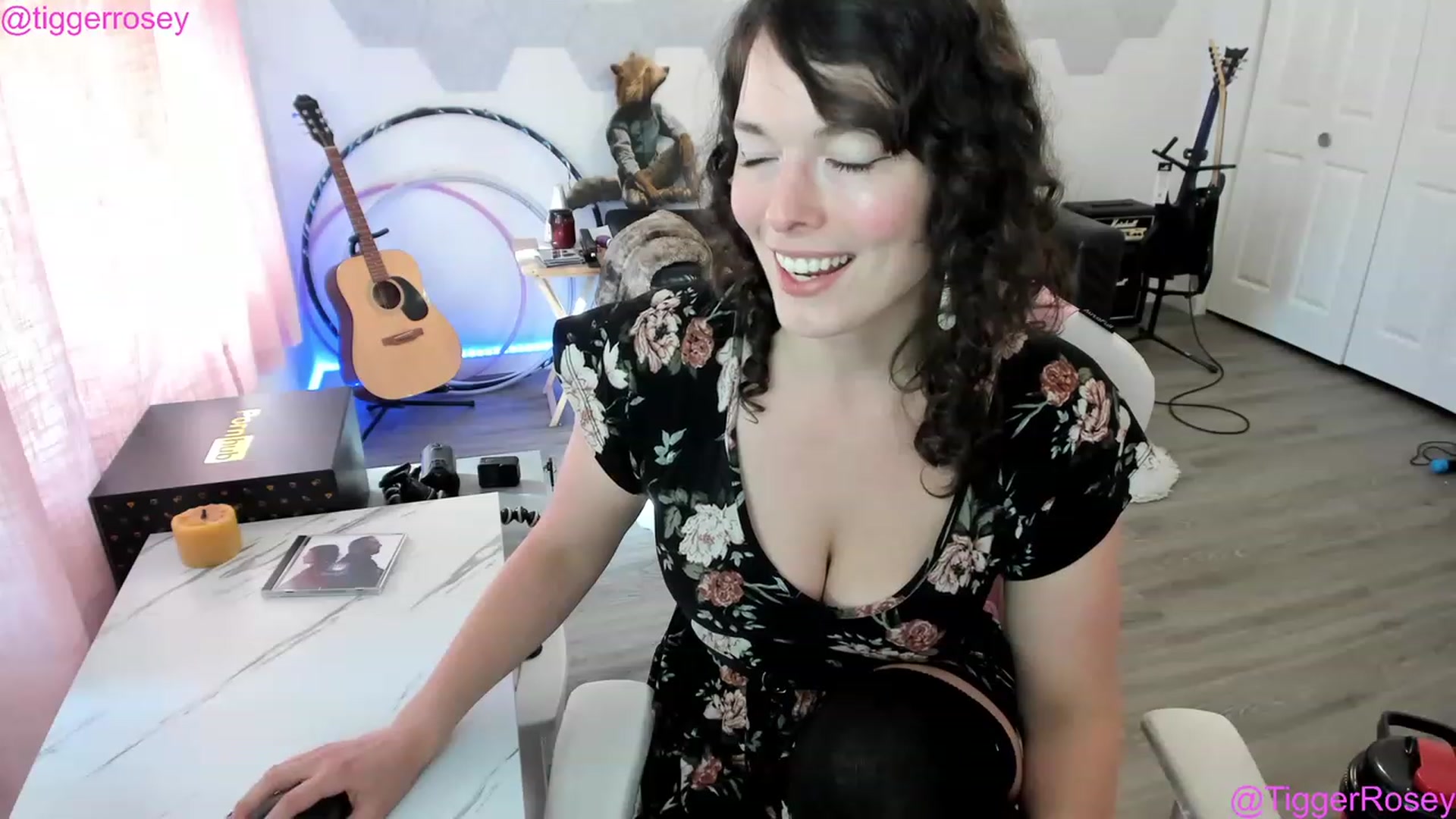 Gallery image thumbnail from TiggerRosey's myfreecams stream on, 06/28/2023, 01:08 image 4 of 20