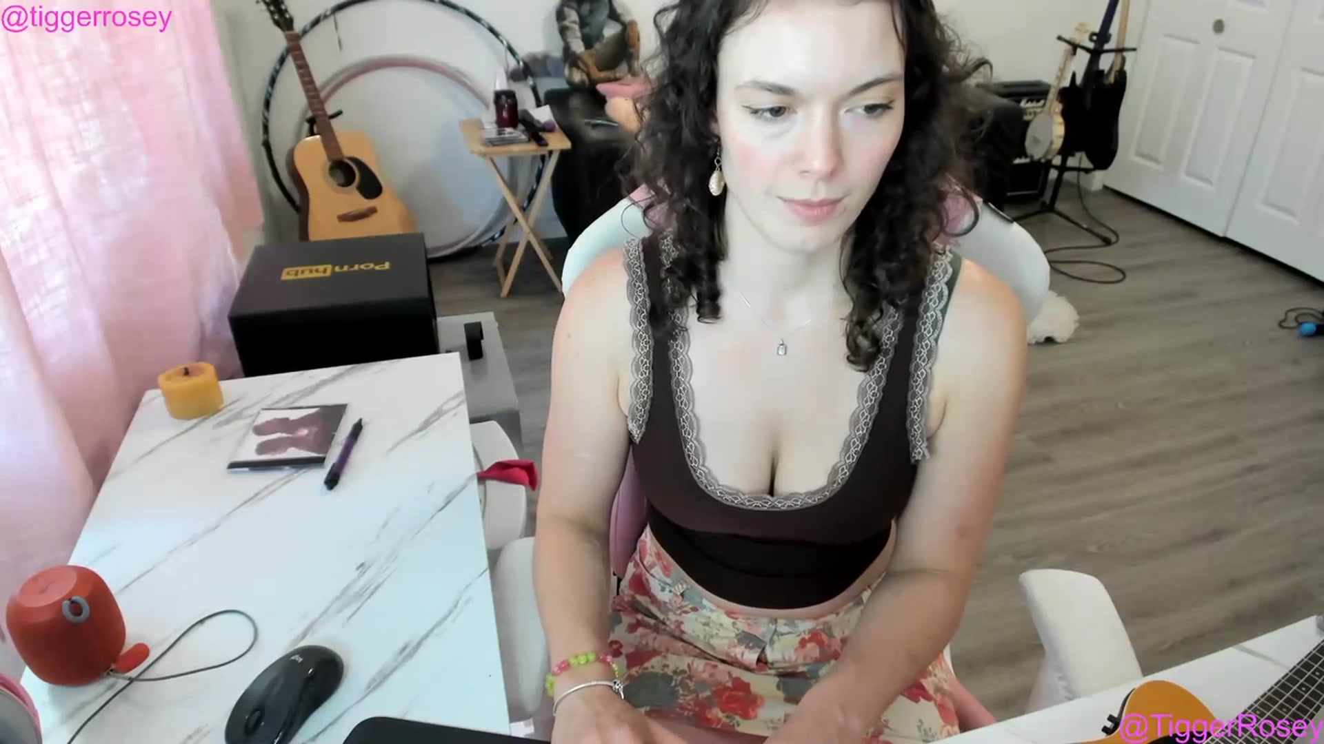 Gallery image thumbnail from TiggerRosey's myfreecams stream on, 07/15/2023, 24:06 image 10 of 20